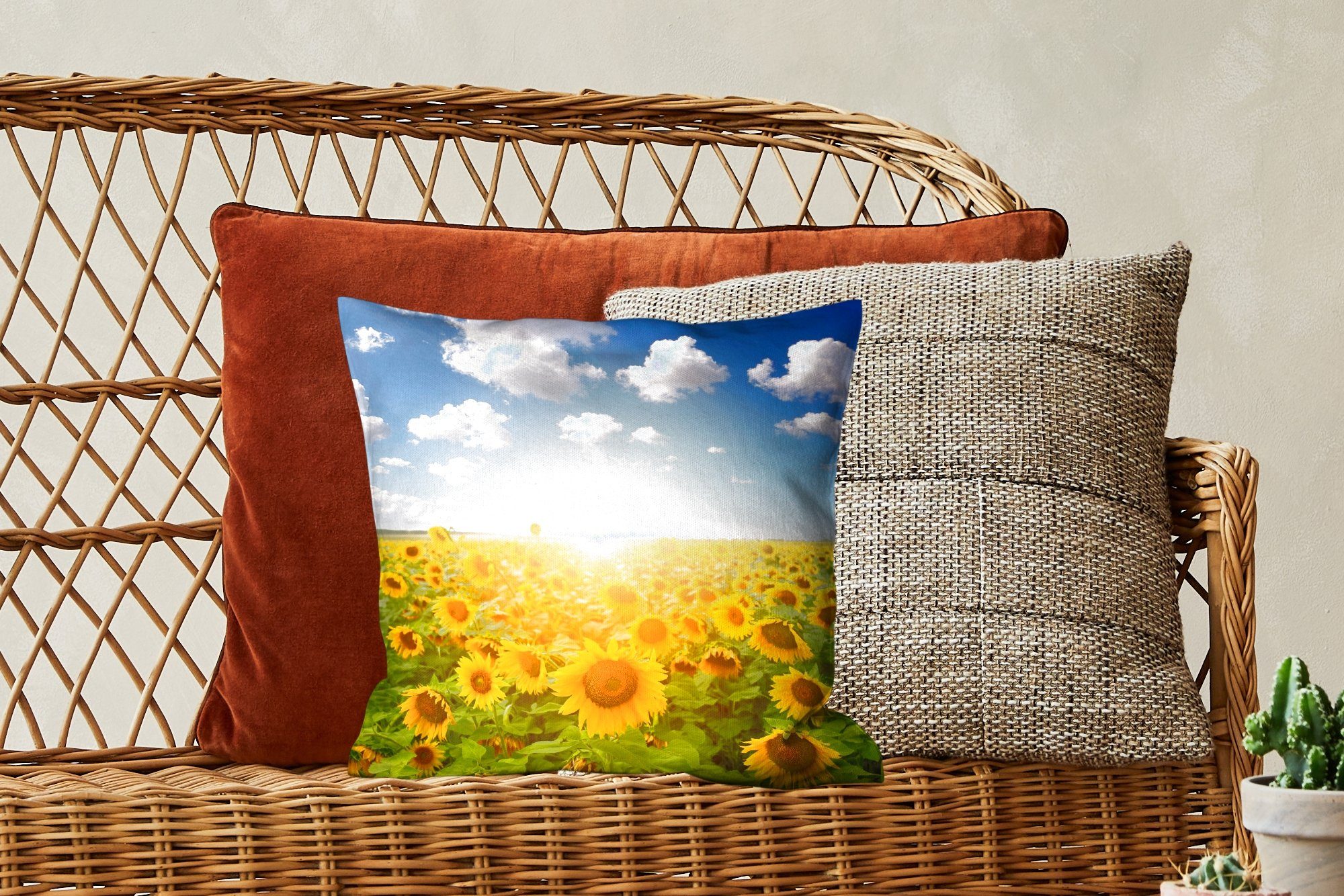 Füllung Sonnenblume mit MuchoWow Dekokissen - Wohzimmer, - Sofakissen Wolken, Zierkissen Sonne für Deko, Schlafzimmer,