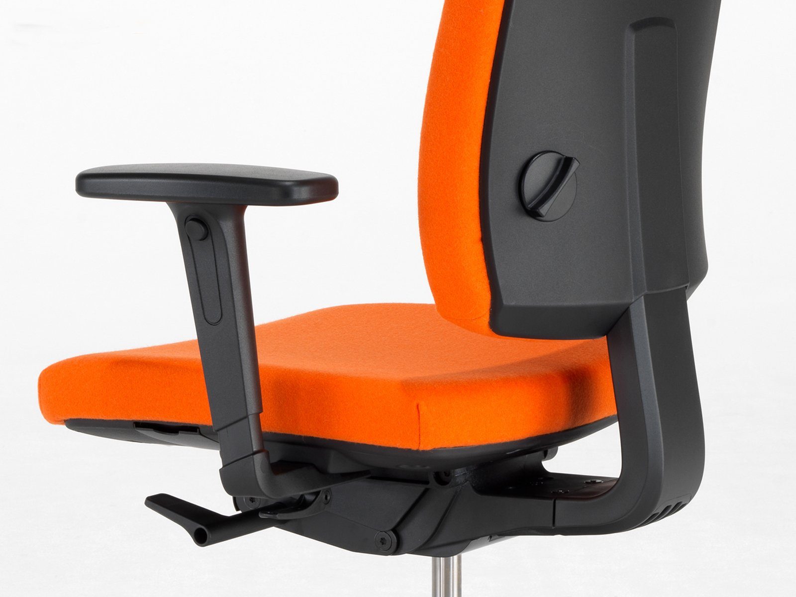 Mauser Sitzkultur Schreibtischstuhl, Ergonomisch-er Bürostuhl Orange, moderner hochwertiger Armlehnenstuhl