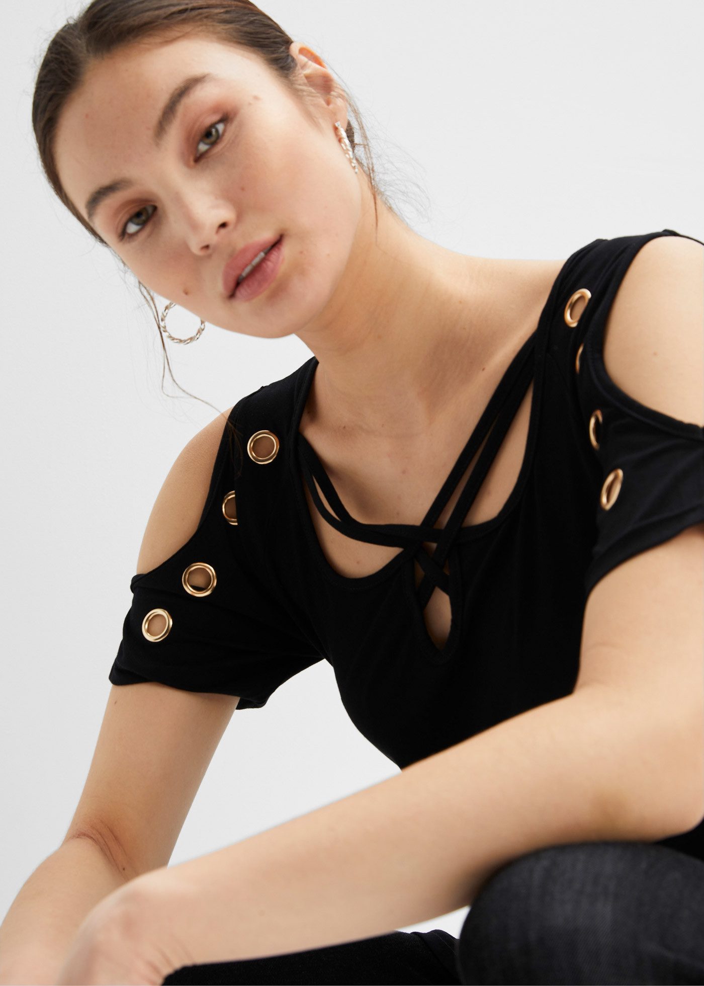 bonprix T-Shirt Slim fit Passform, Kurzarm-Design, mit Cut-Outs an den Ärmeln