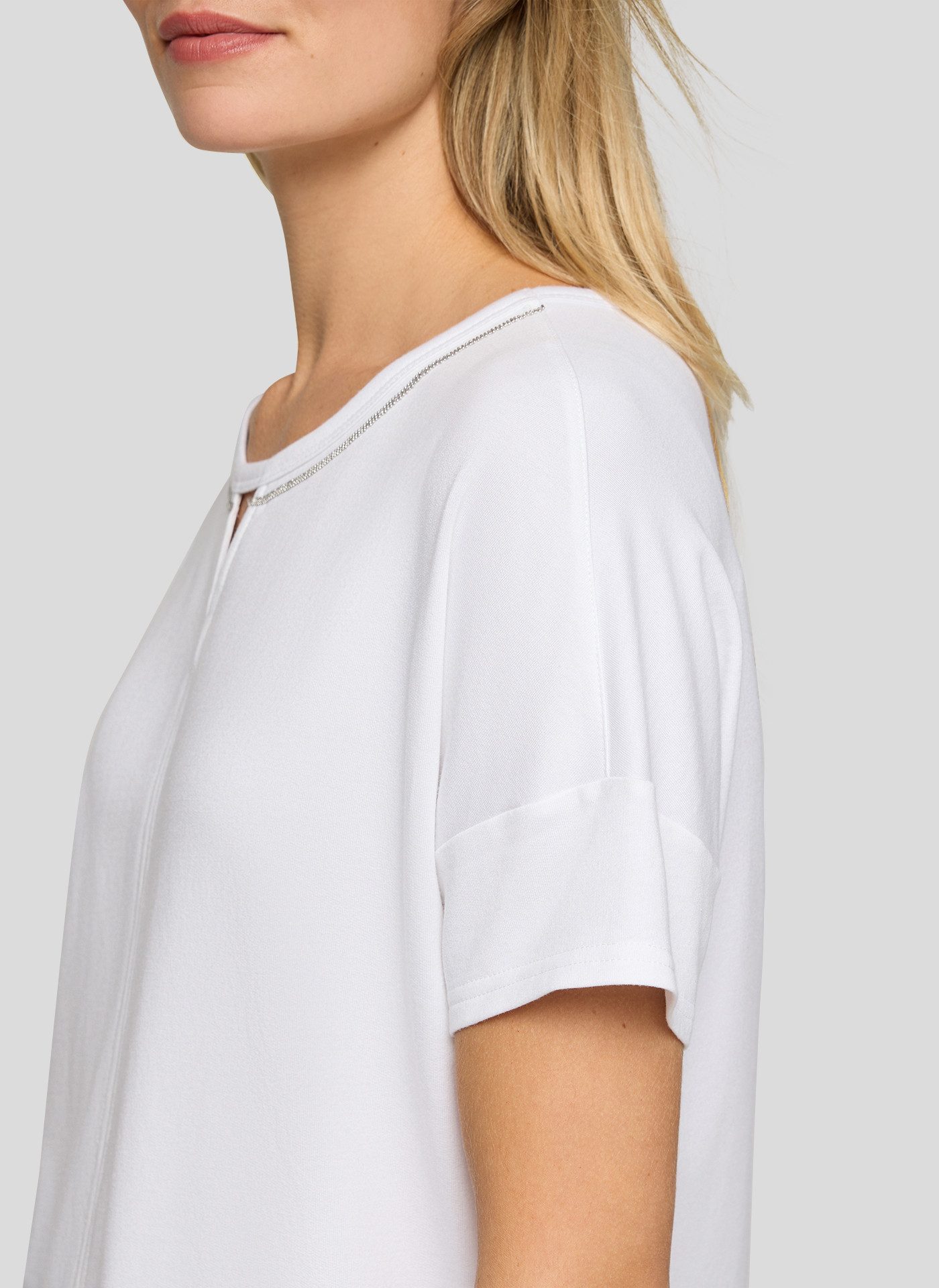Rabe Kurzarmshirt mit Cut-Out und Glitzer-Detail – Bild 3 von 5