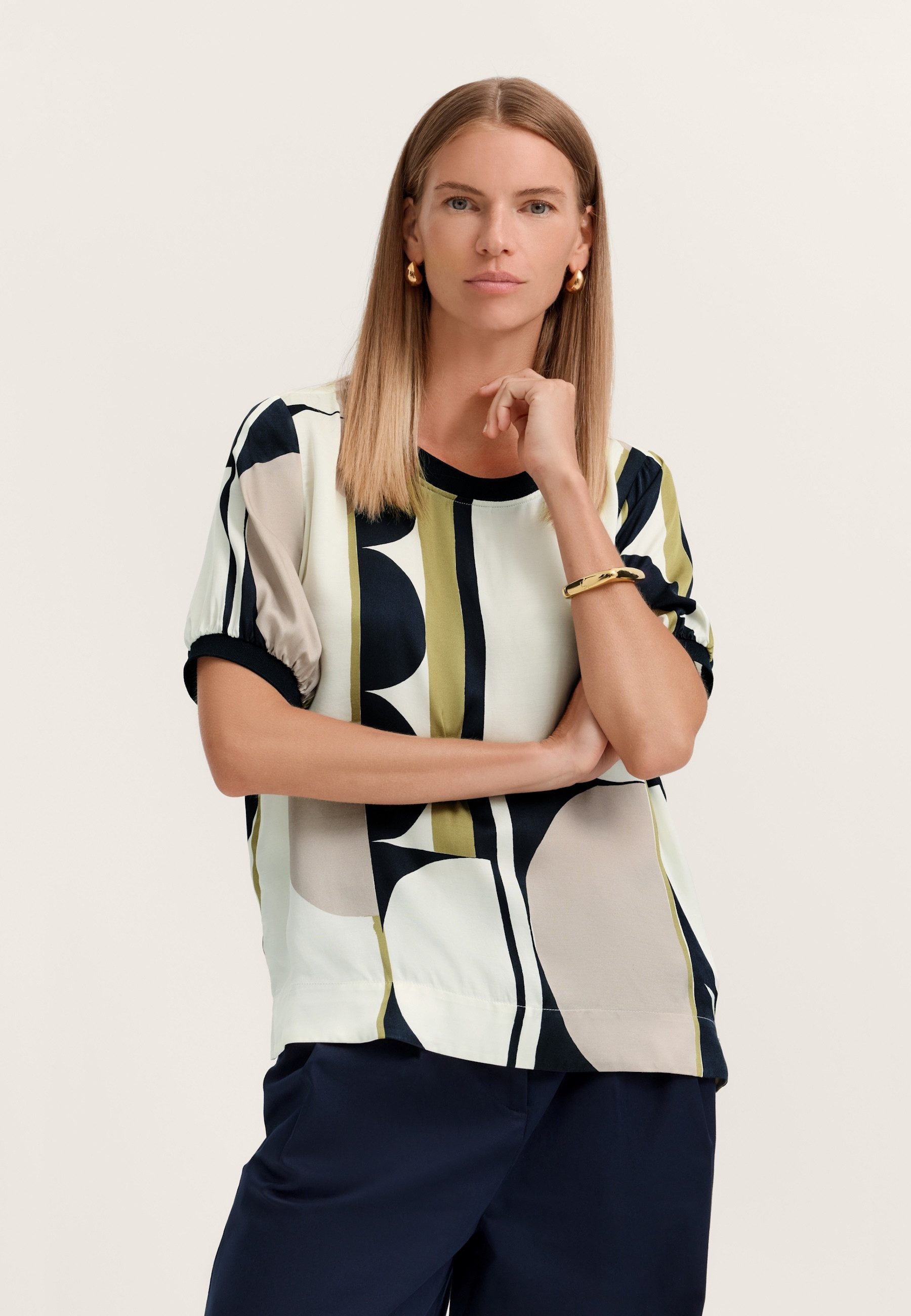 bugatti Kurzarmbluse mit grafischem Print aus 100% Viskose