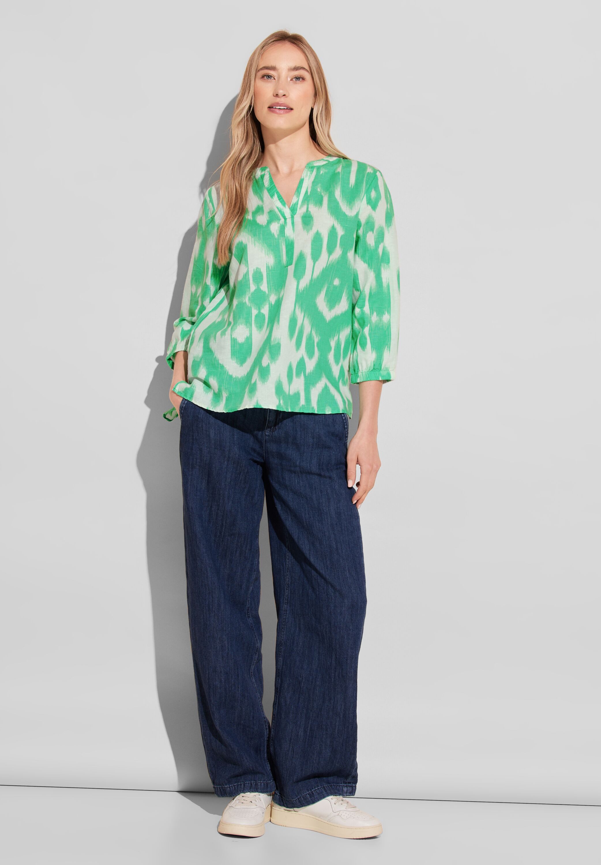 STREET ONE Klassische Bluse mit geschlitztem Rundhalsausschnitt
