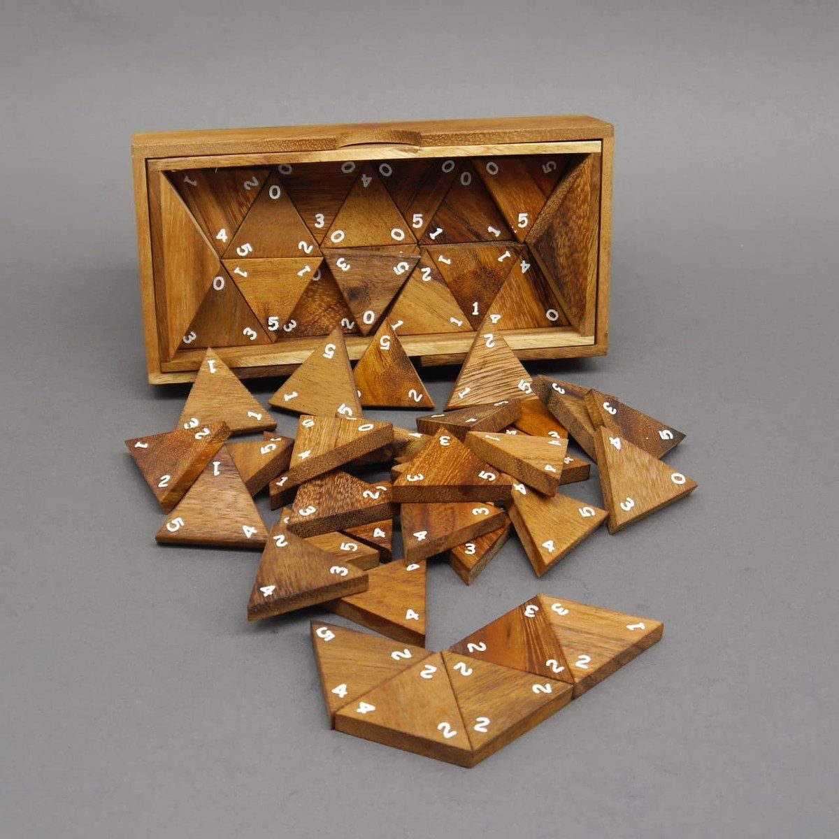 ROMBOL Denkspiele Spiel TRIDOMINO - tolles Domino mit Zahlen, Legespiel, Holzspiel