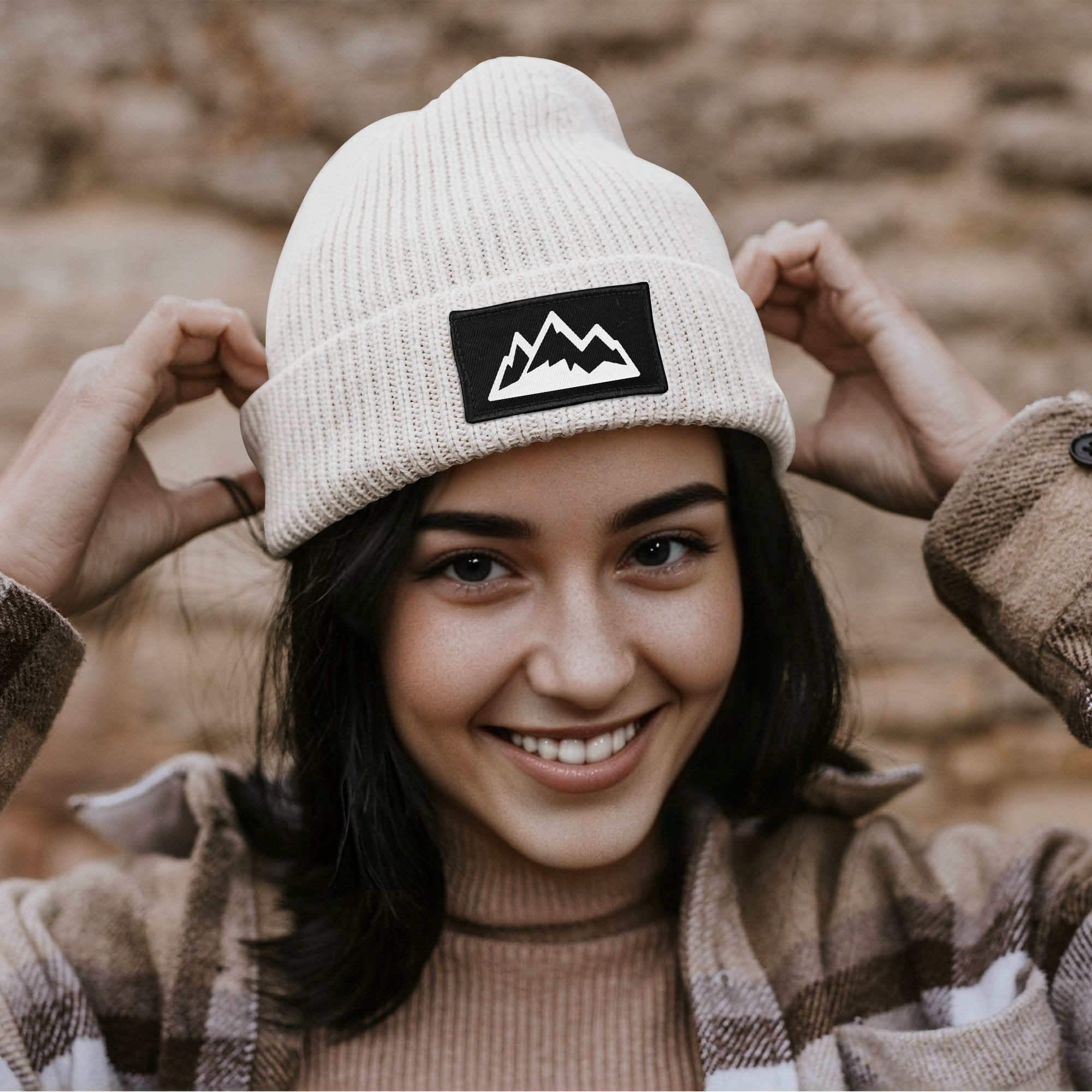 Neverless Strickmütze Damen Beanie Wintermütze mit Patch Mountain Badge Berge Outdoor
