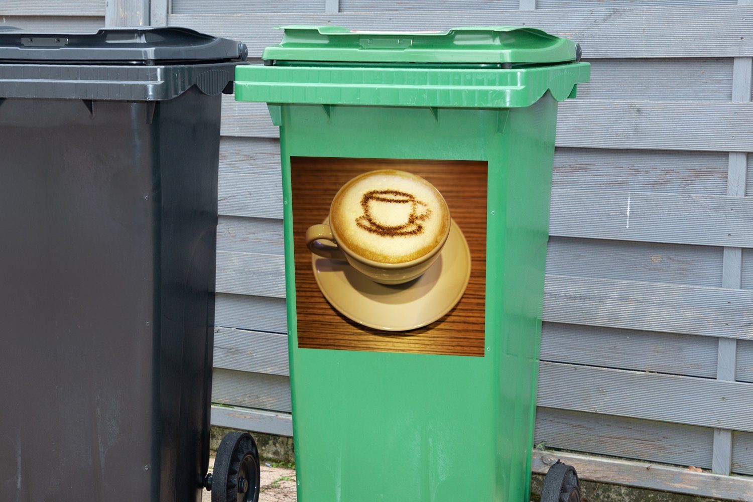 Abfalbehälter MuchoWow einer Tasse Kaffee Container, Wandsticker Latte im Mülltonne, des Mülleimer-aufkleber, Schaum (1 Sticker, Art Cappuccino St),