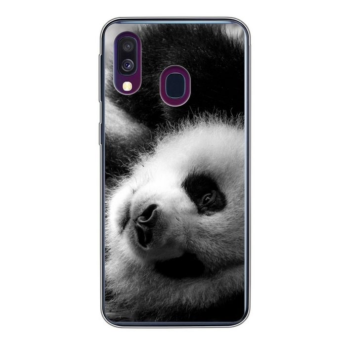 MuchoWow Handyhülle Tierprofil rollenden Panda in schwarz und weiß Handyhülle Samsung Galaxy A40 Smartphone-Bumper Print Handy