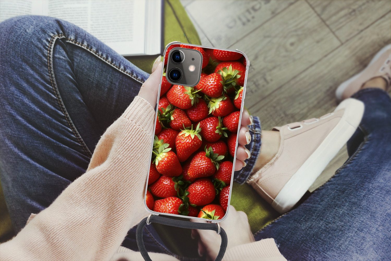 MuchoWow Handyhülle für Apple iPhone 11 Erdbeere - Obst - Rot, Tragbare Handyhüllen mit Kette zum umhängen, Handykette Handyband
