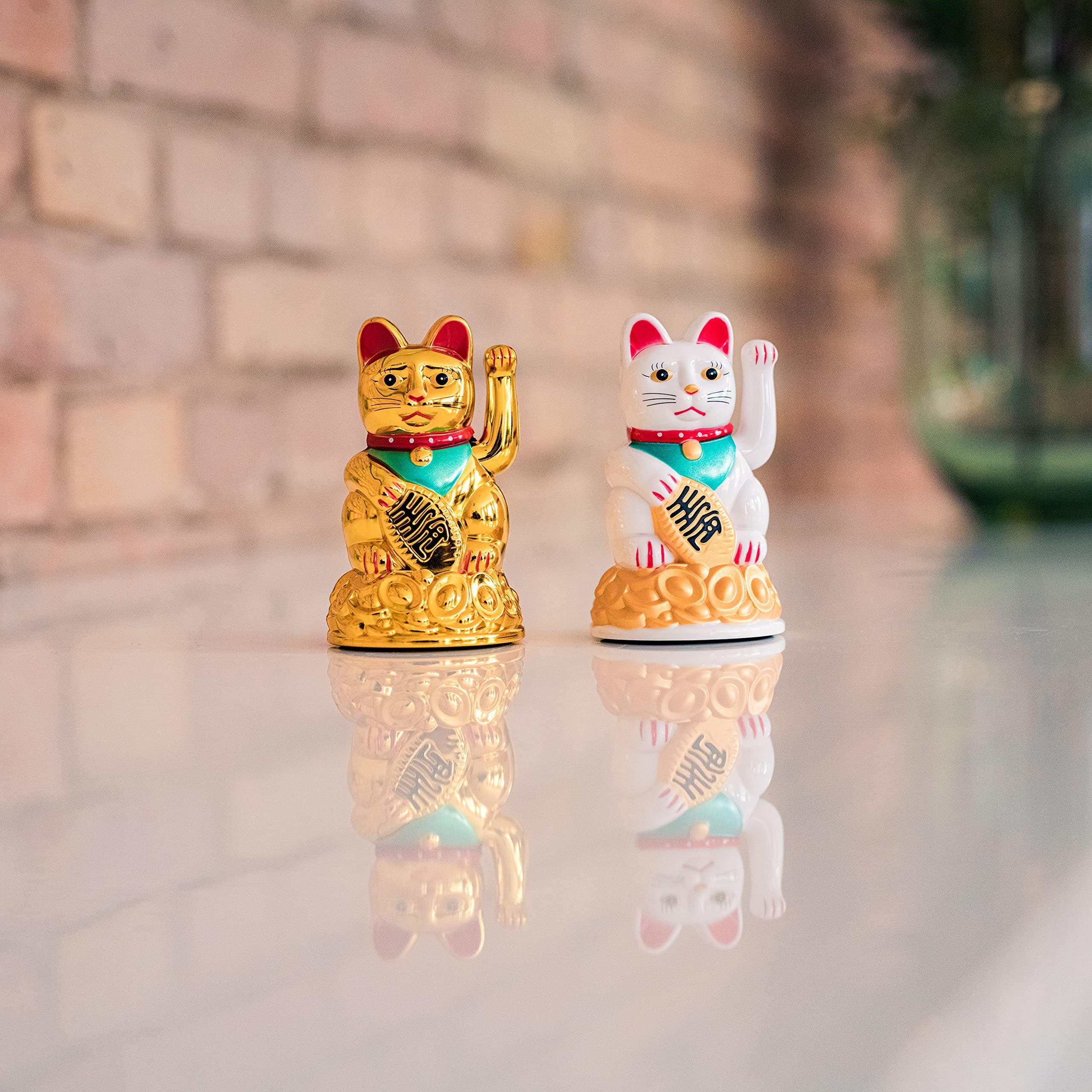 Flanacom Winkekatze Winkende Japanische Glückskatze Wackelfigur Glücksbringer Büro, Schreibtisch - lustige Scherzartikel - Abschiedsgeschenk - Wichteln