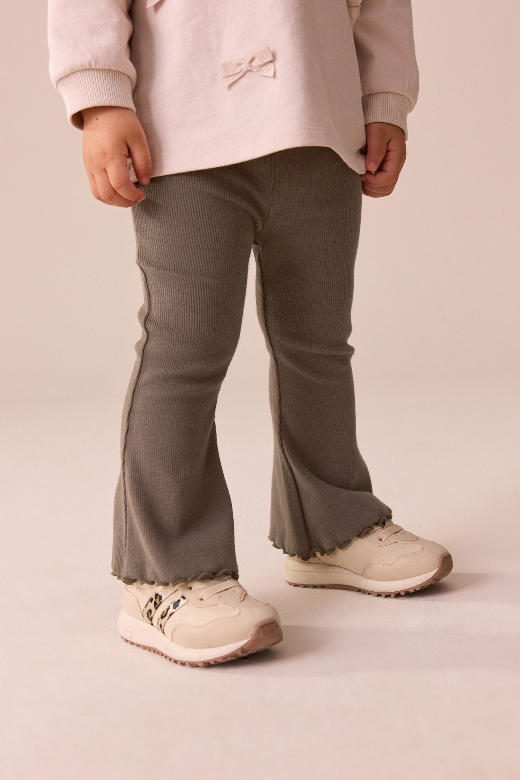 Next Leggings Gerippte Leggings mit ausgestelltem Bein (1-tlg)