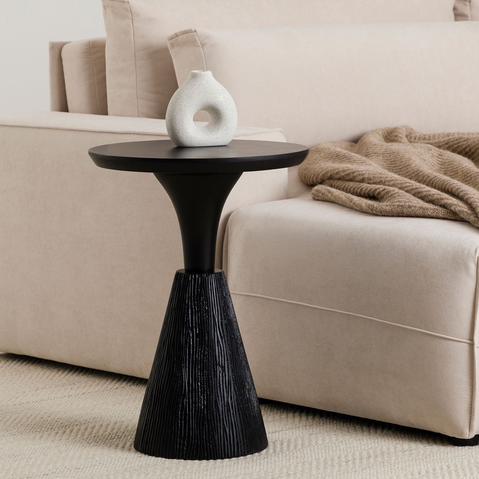 IDIMEX Beistelltisch BHIMA, Couchtisch rund 40 cm aus Mangoholz, skulpturales Design Schwarz