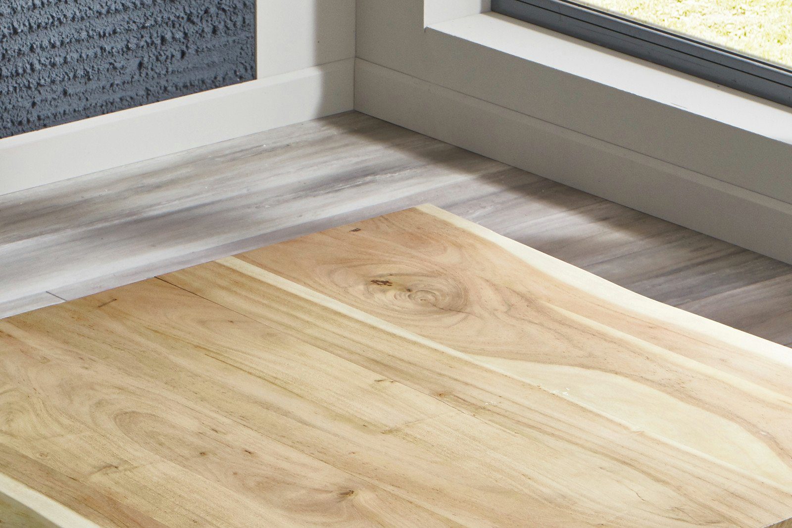 SAM® Baumkantentisch Glarus, natürliche Baumkante, Tischbeine aus Roheisen, verschiedene Größen