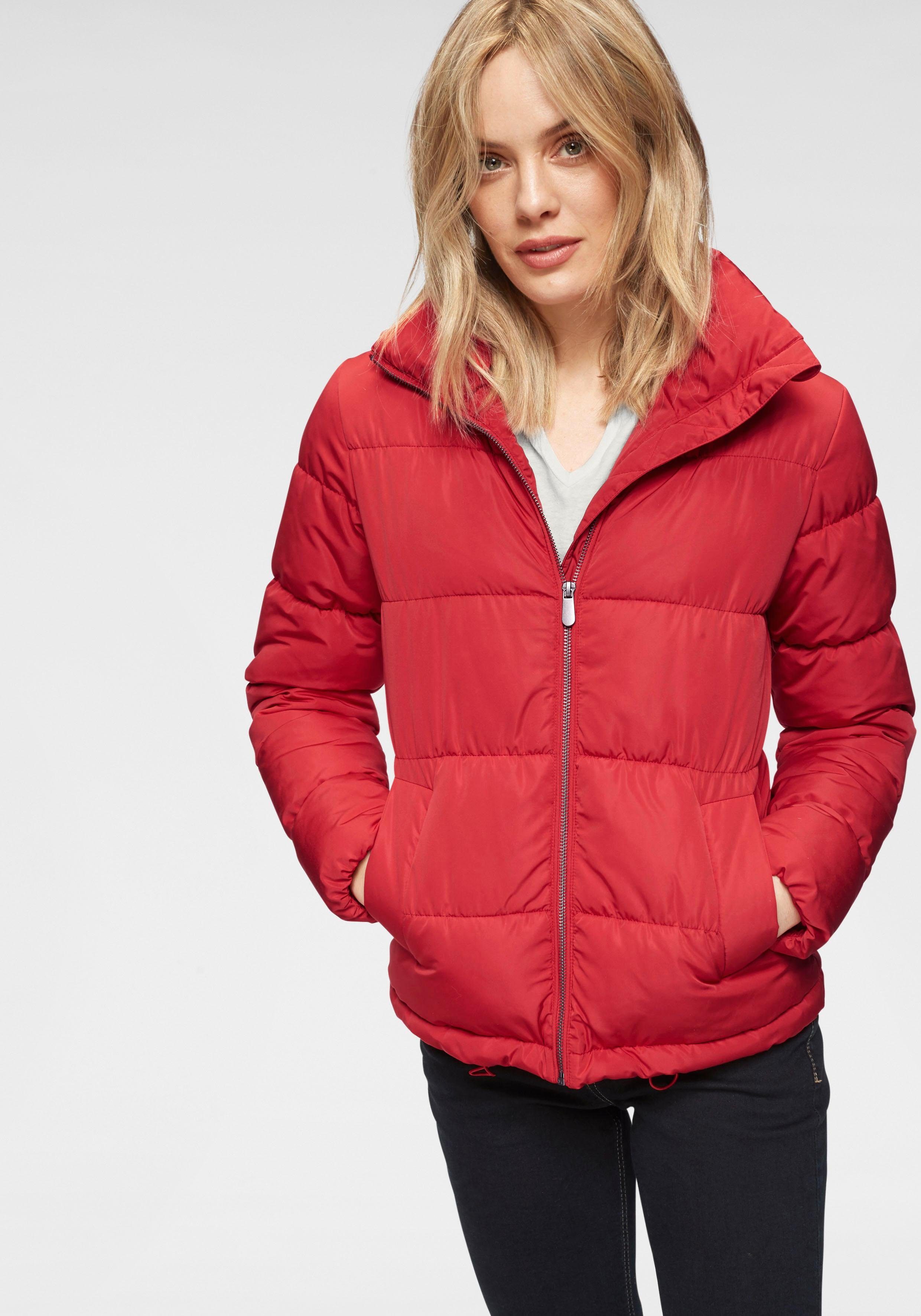 schöner pulli figurschmeichelnder schwarzer hose roter jacke schöner pulli figurschmeichelnder schwarzer hose roter jacke
