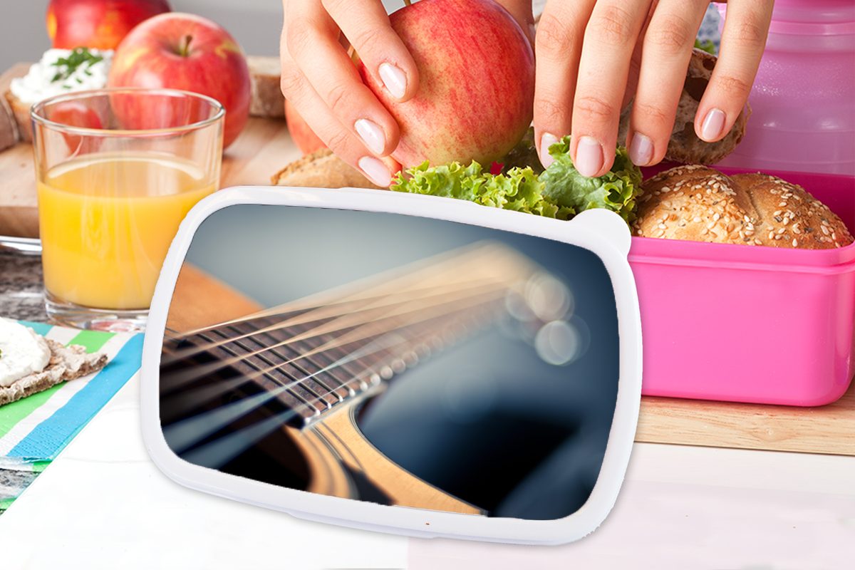 MuchoWow Lunchbox einer Mädchen, der Snackbox, akustischen (2-tlg), Erwachsene, Gitarre, Brotbox rosa Kinder, Brotdose Saiten Nahaufnahme für Kunststoff Kunststoff