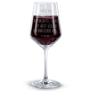 Mr. & Mrs. Panda Rotweinglas Eine freundlichere Welt durch das Rotweinglas - Transparent - Geschen, Premium Glas, Stilvolle Gravur