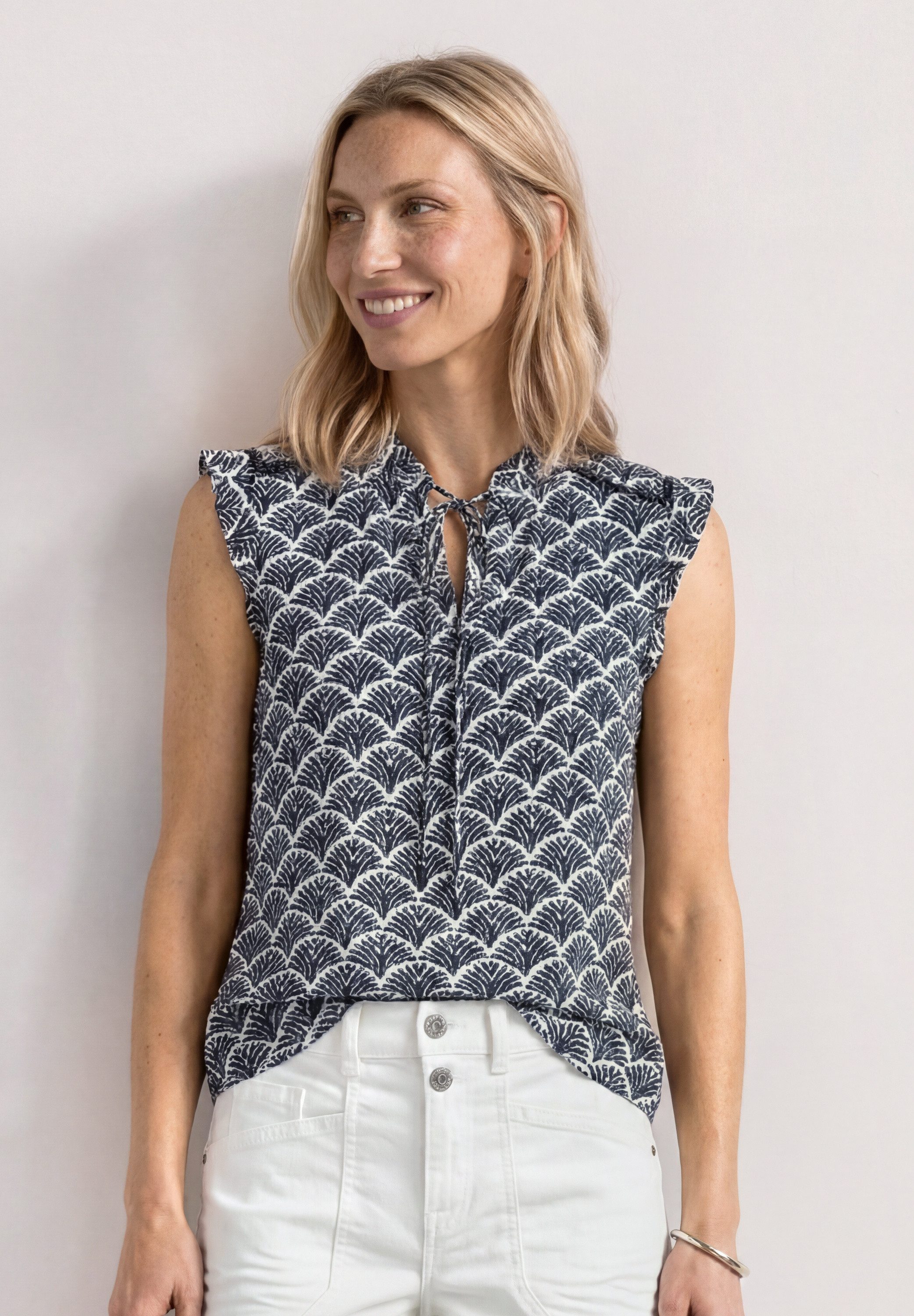 STREET ONE Shirttop mit geschlitztem Rundhalsausschnitt