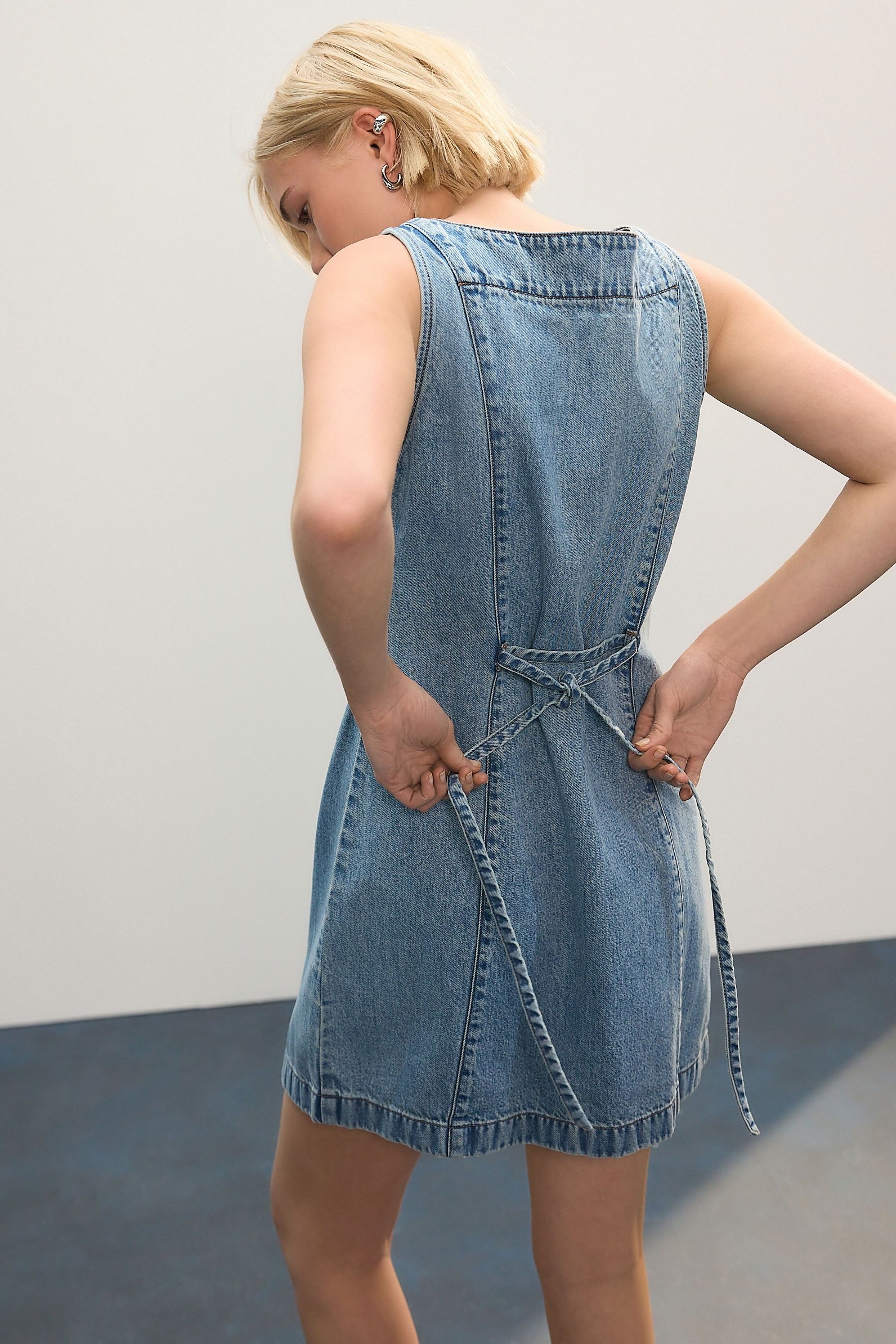 Next Jeanskleid Geknöpftes Denim-Minikleid mit U-Boot-Ausschnitt günstig online kaufen