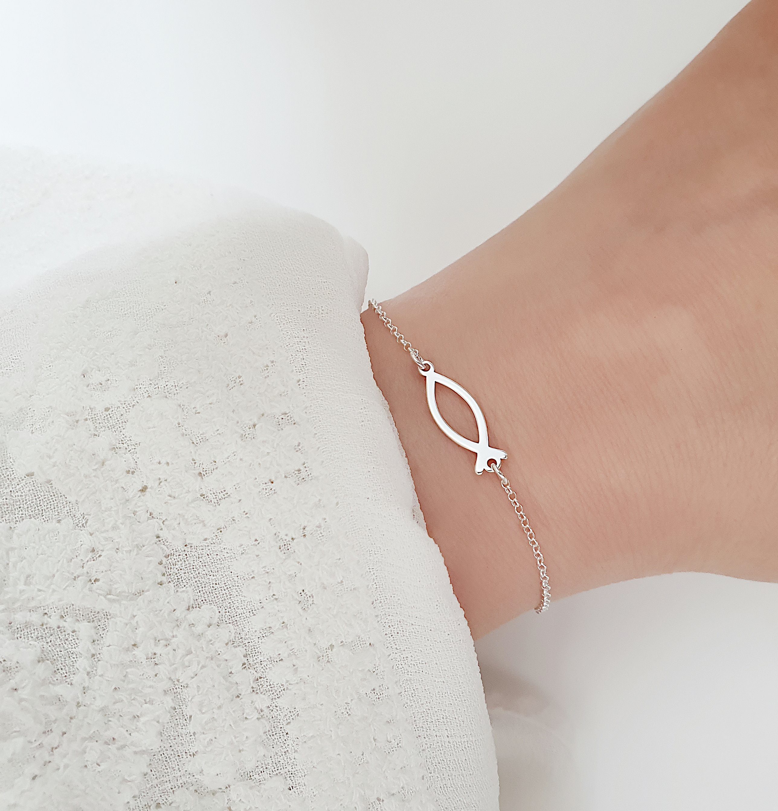 SCHOSCHON Armkette ICHTHYS Fisch-Symbol 925 Silber - Konfirmation Jesusfisch (Geschenk Firmung, zartes Armband), Geschenk Mädchen Konfirmation Firmung Kommunion