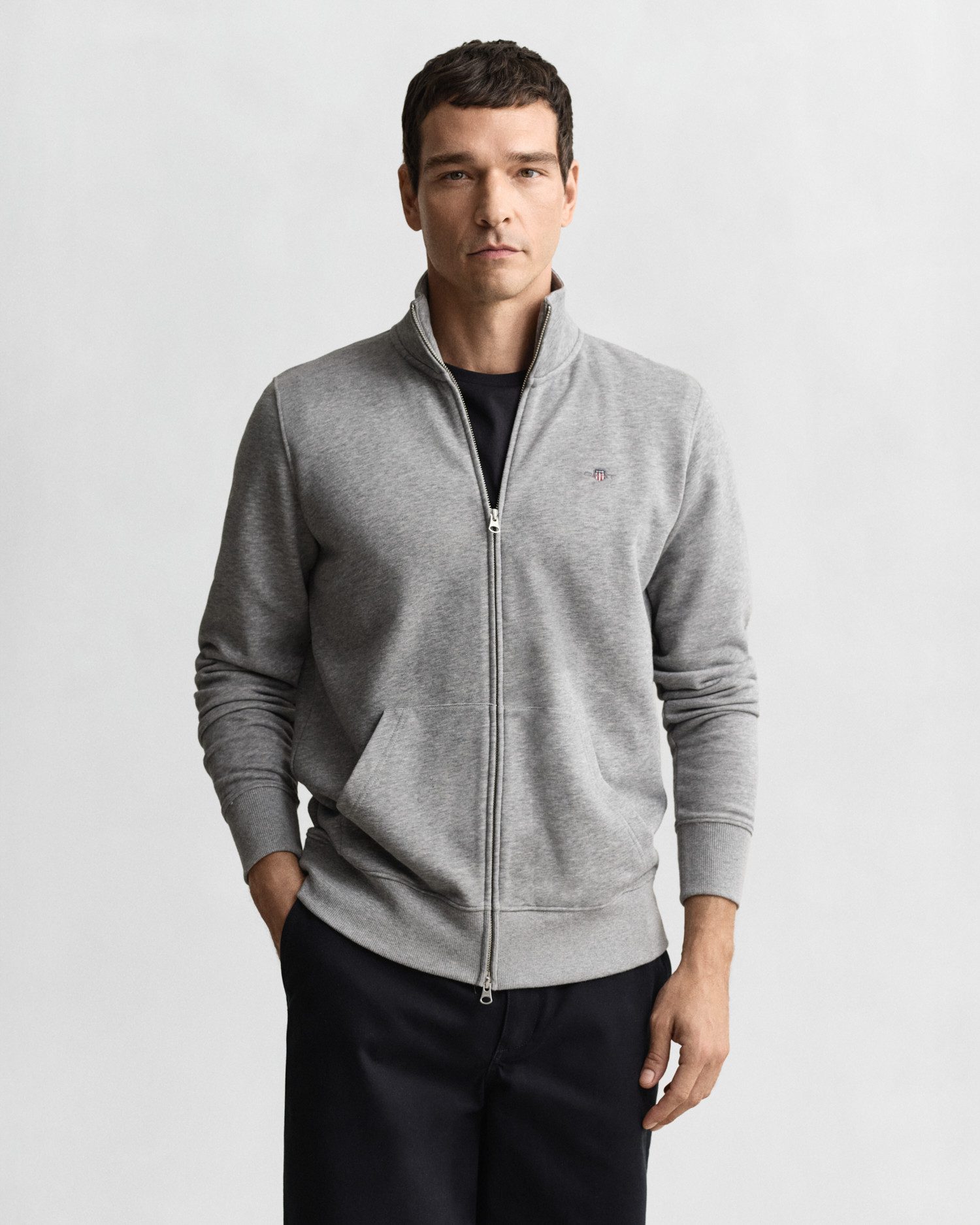 Gant Sweatjacke REG SHIELD FULL ZIP SWEAT mit Logostickerei auf der Brust