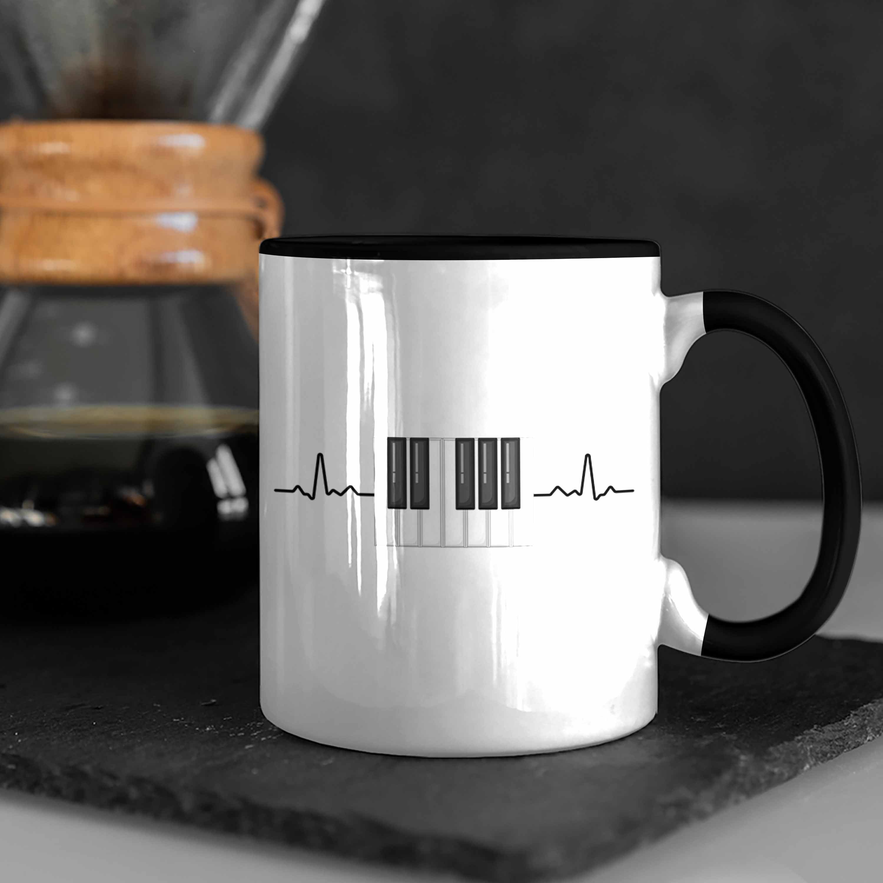 Trendation Geschenk Schwarz Tasse Trendation Piano Heartbeat - Tasse Klavier Lustige Geschenkidee Pianist Grafik