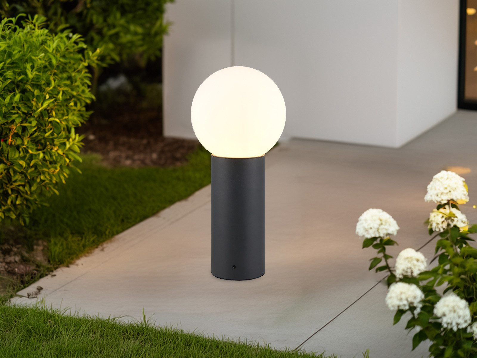 TRIO Leuchten LED Sockelleuchte mit Glaskugel, Höhe 40cm, LED wechselbar, warmweiß, Außen-licht Pollerleuchte Gartenbeleuchtung mit Strom im Retro Design