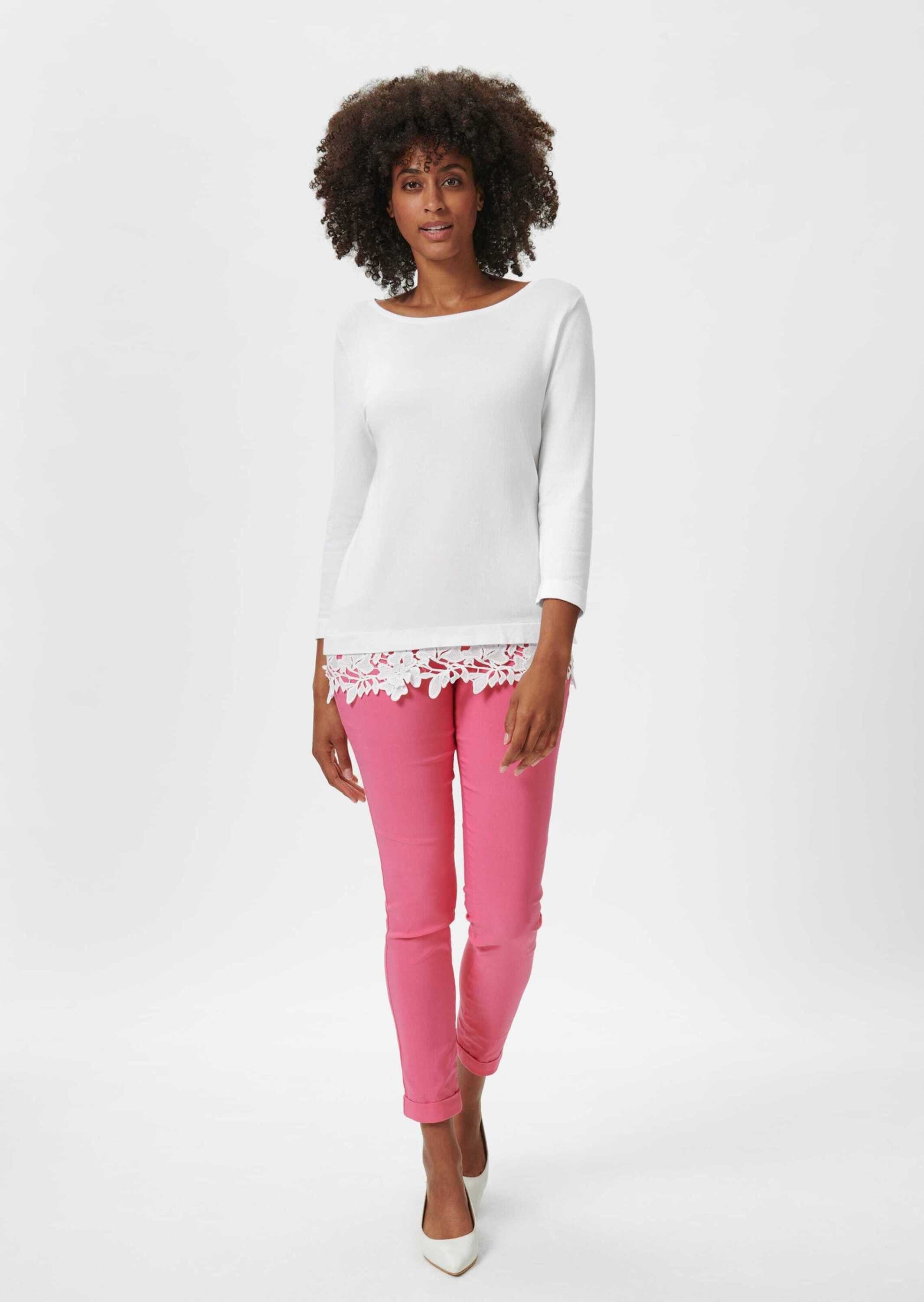 MADELEINE Strickpullover Schmaler Pullover mit Spitzensaum Uni-Design mit klassischem Rundhalsausschnitt