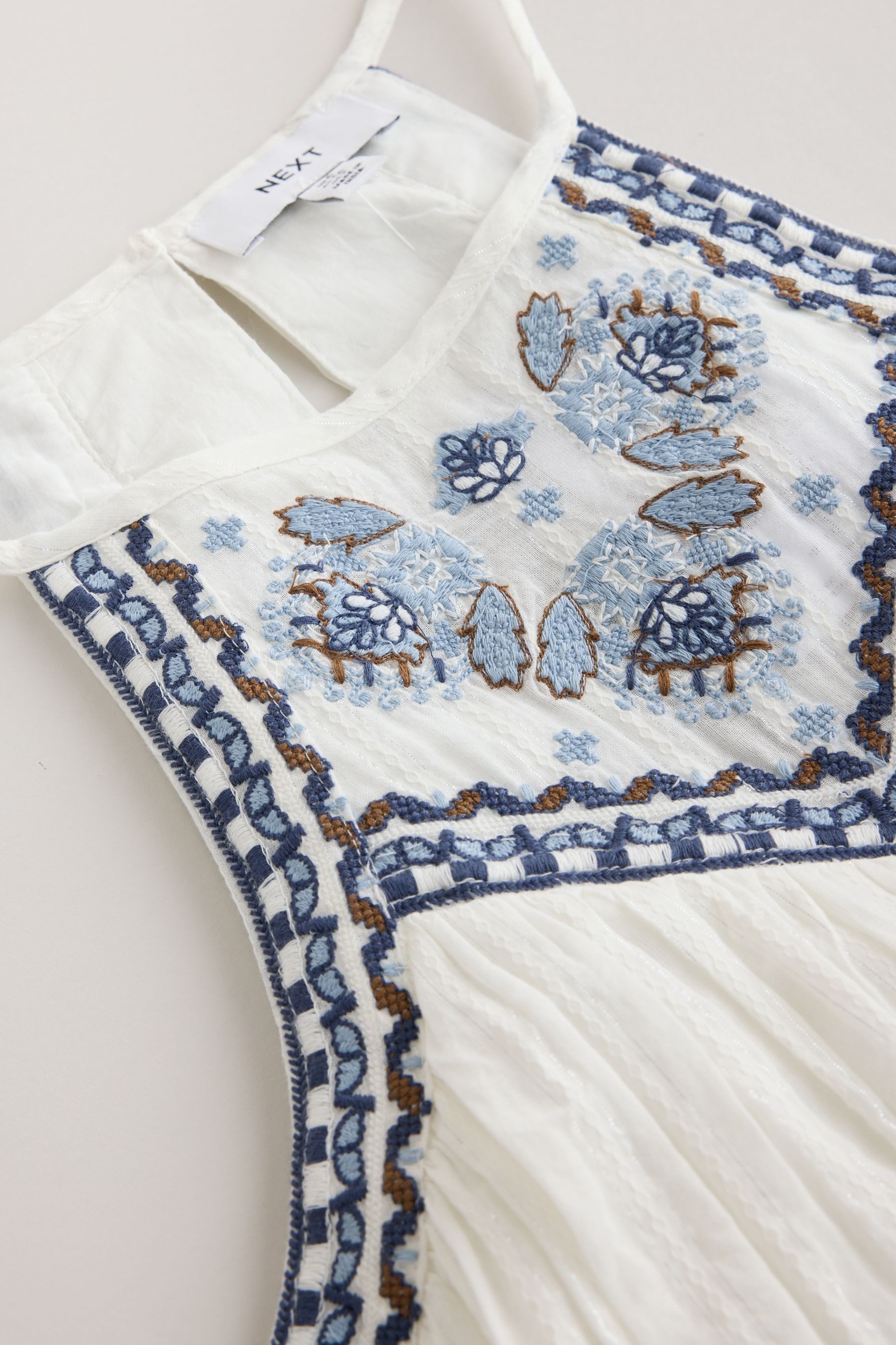 Next Playsuit Playsuit mit Stickerei und Zipfelsaum (1-tlg) – Bild 2 von 5