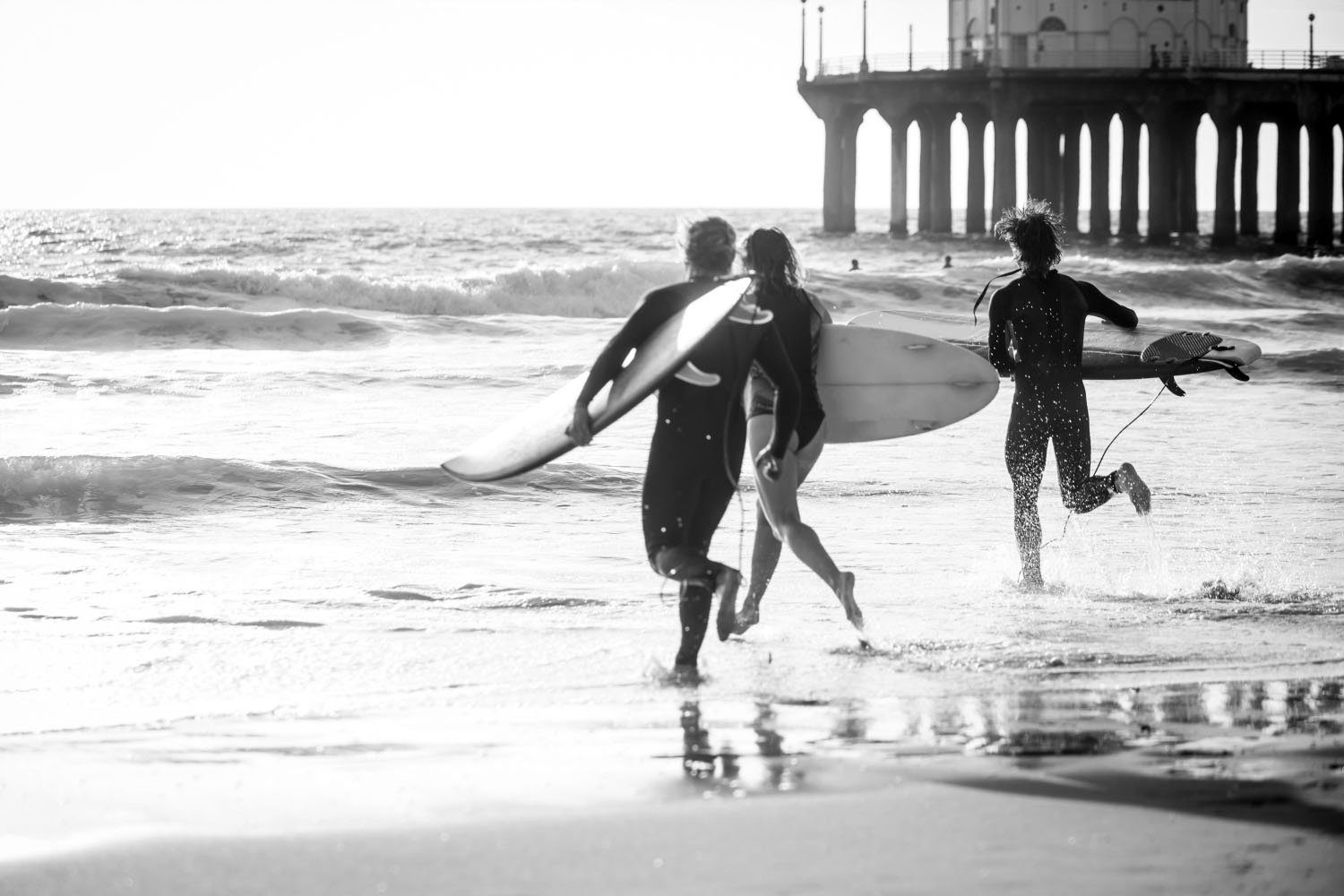 queence Acrylglasbild Surfer am Strand