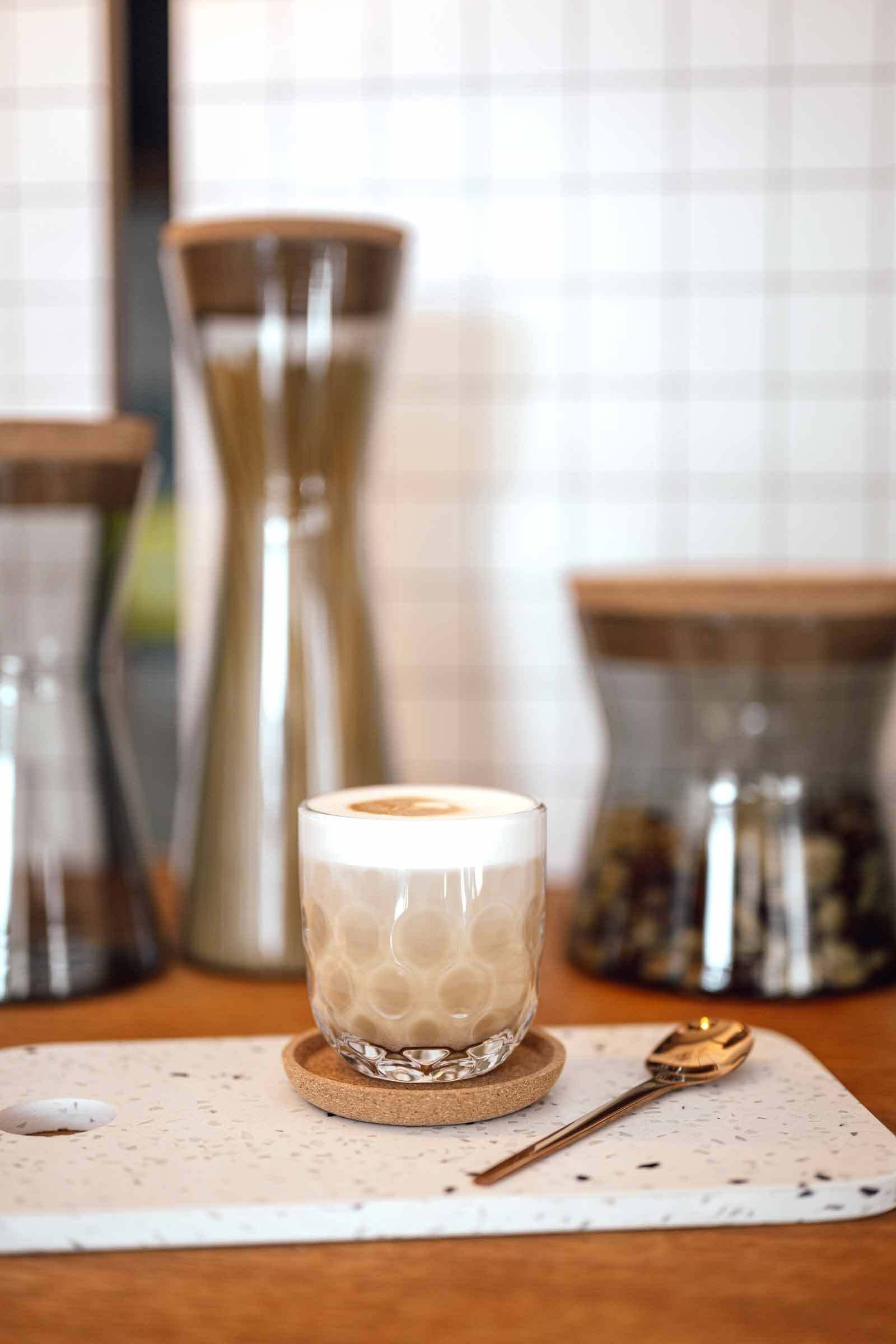 LEONARDO Latte-Macchiato-Glas Gocce Kaffeegläser (1) 220 ml 2er Set, 2-tlg., Glas