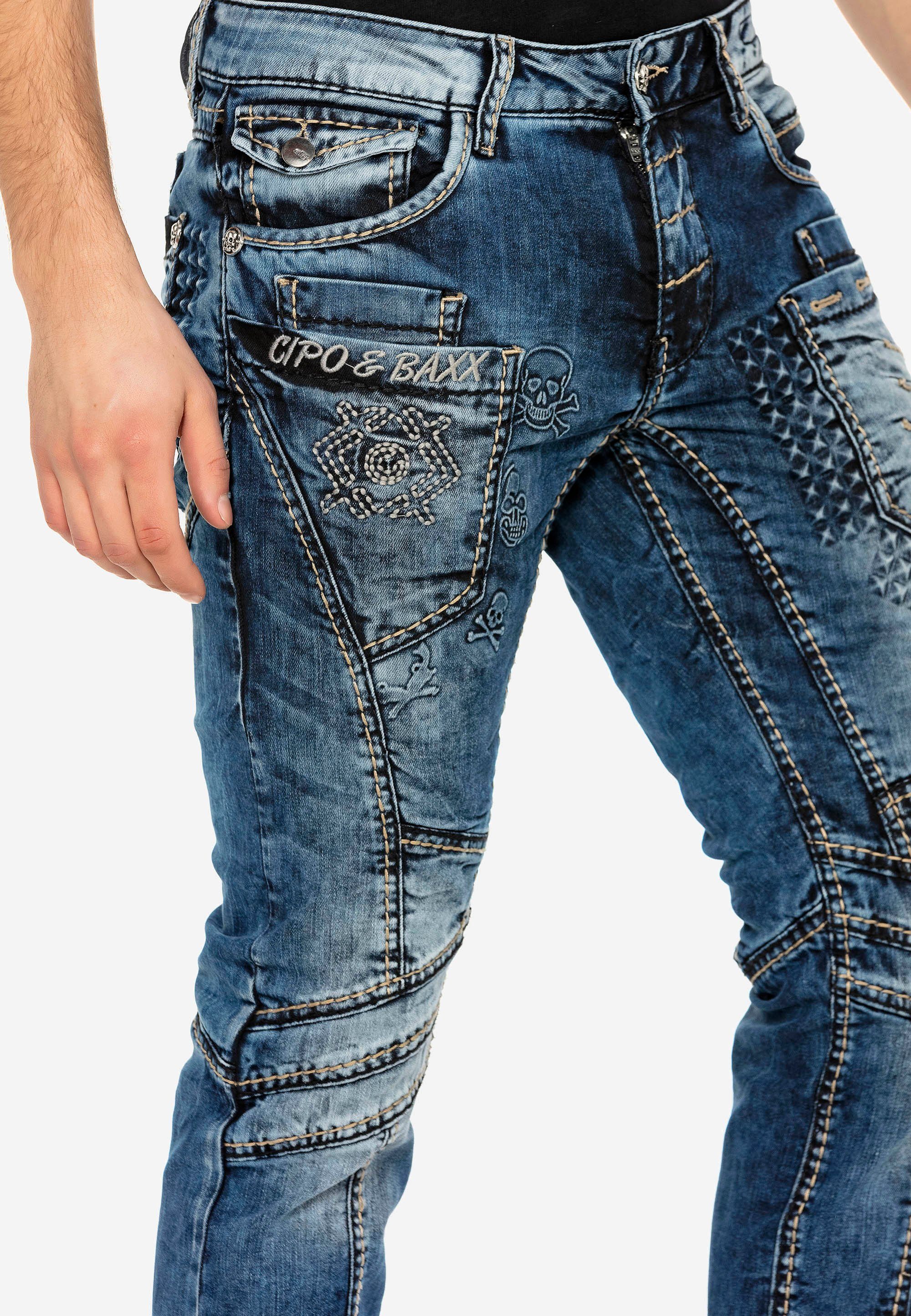 Cipo & Baxx Bequeme trendigen in Ziernähten mit Straight-Fit Jeans