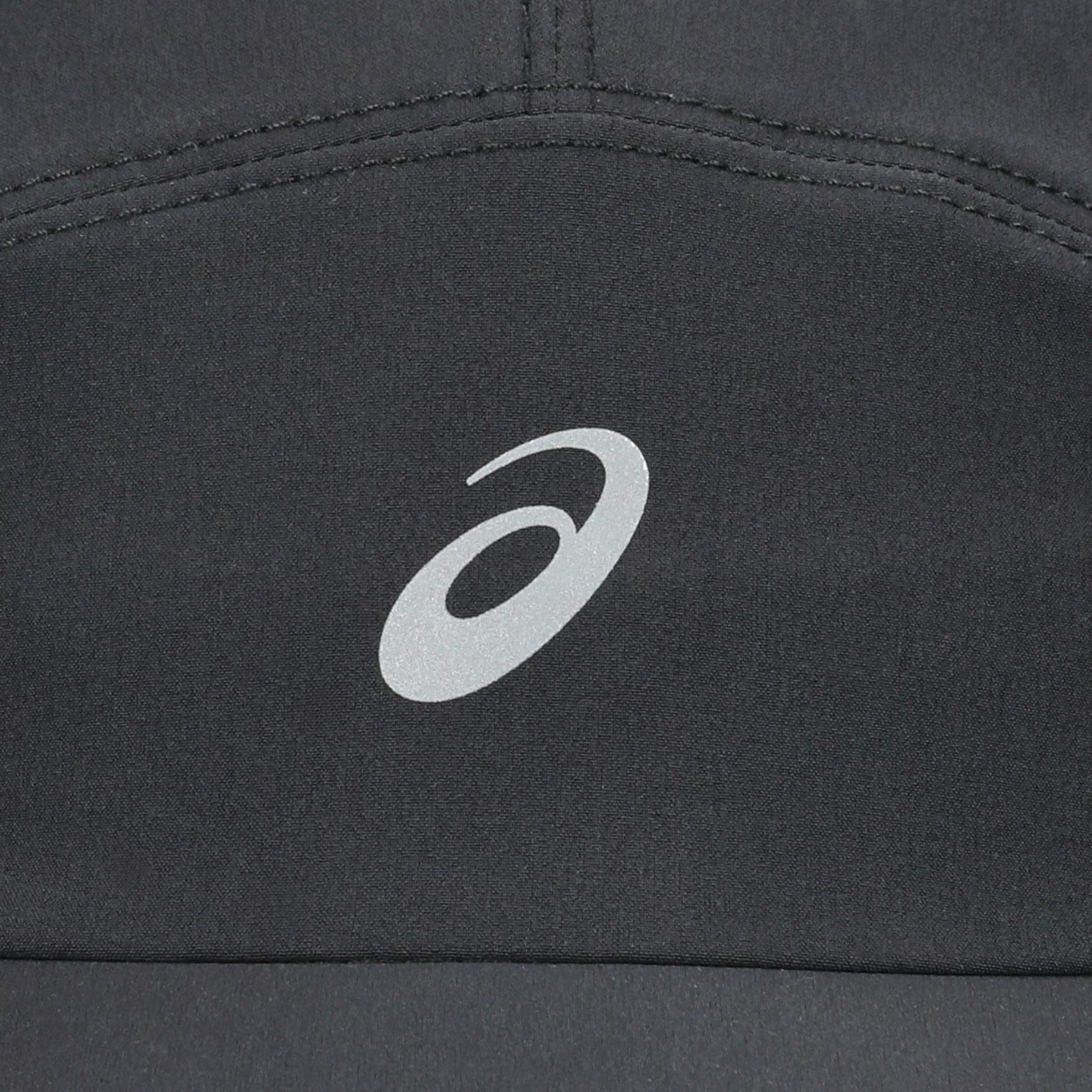 Asics Schirmmütze Ultra-Lightweight Running Cap 3013B329-001 hält dich bei deinen Läufen kühl