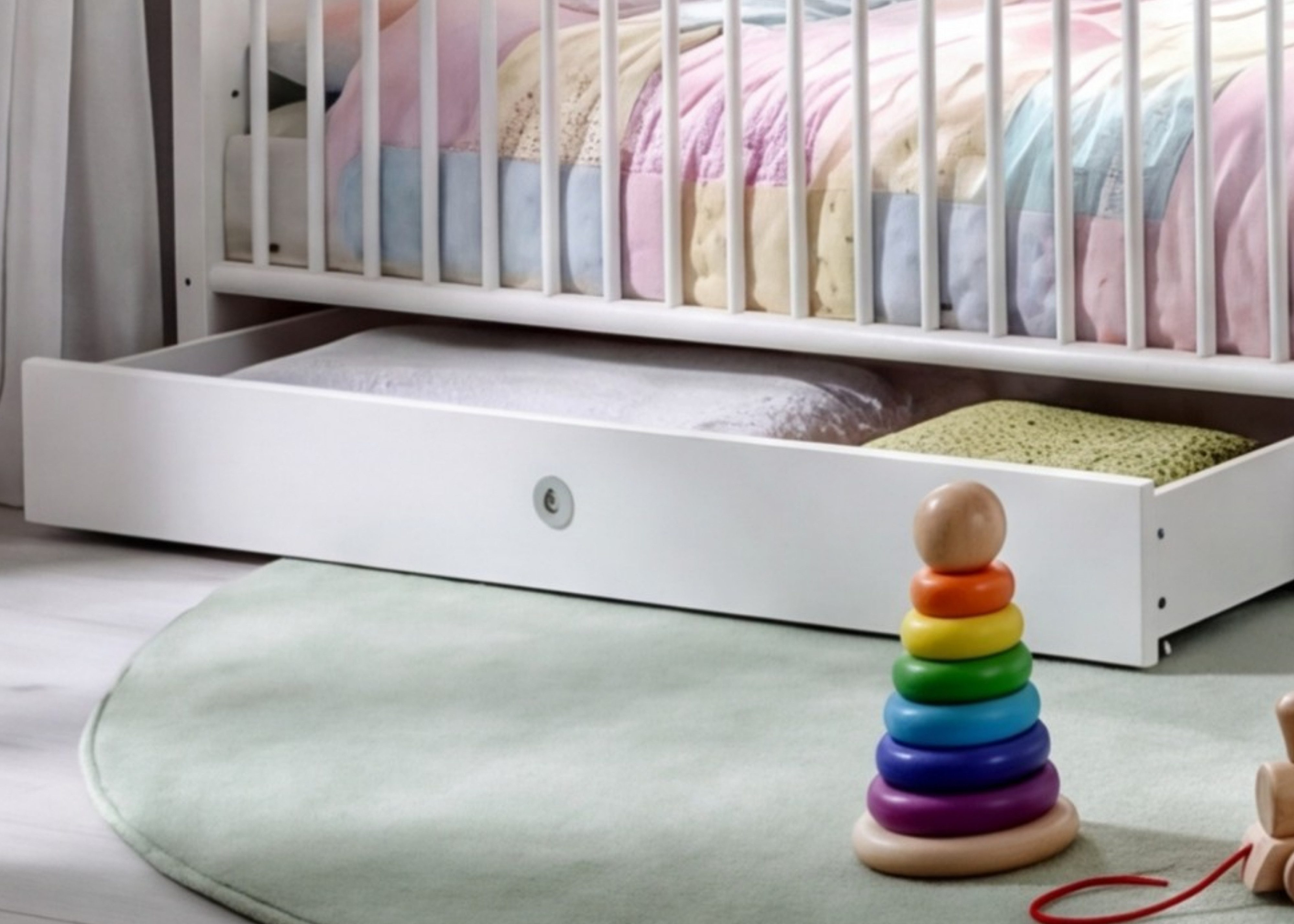 luma-home Schubkasten-Unterbau 22800-02 (Ergänzung zu Babyzimmer-Sets Art.-Nr. 22800, 22801, 22802, 22803, 22804) Bettschubkasten für Babybett B70/H16/T140 cm, Landhausstil in Weiß