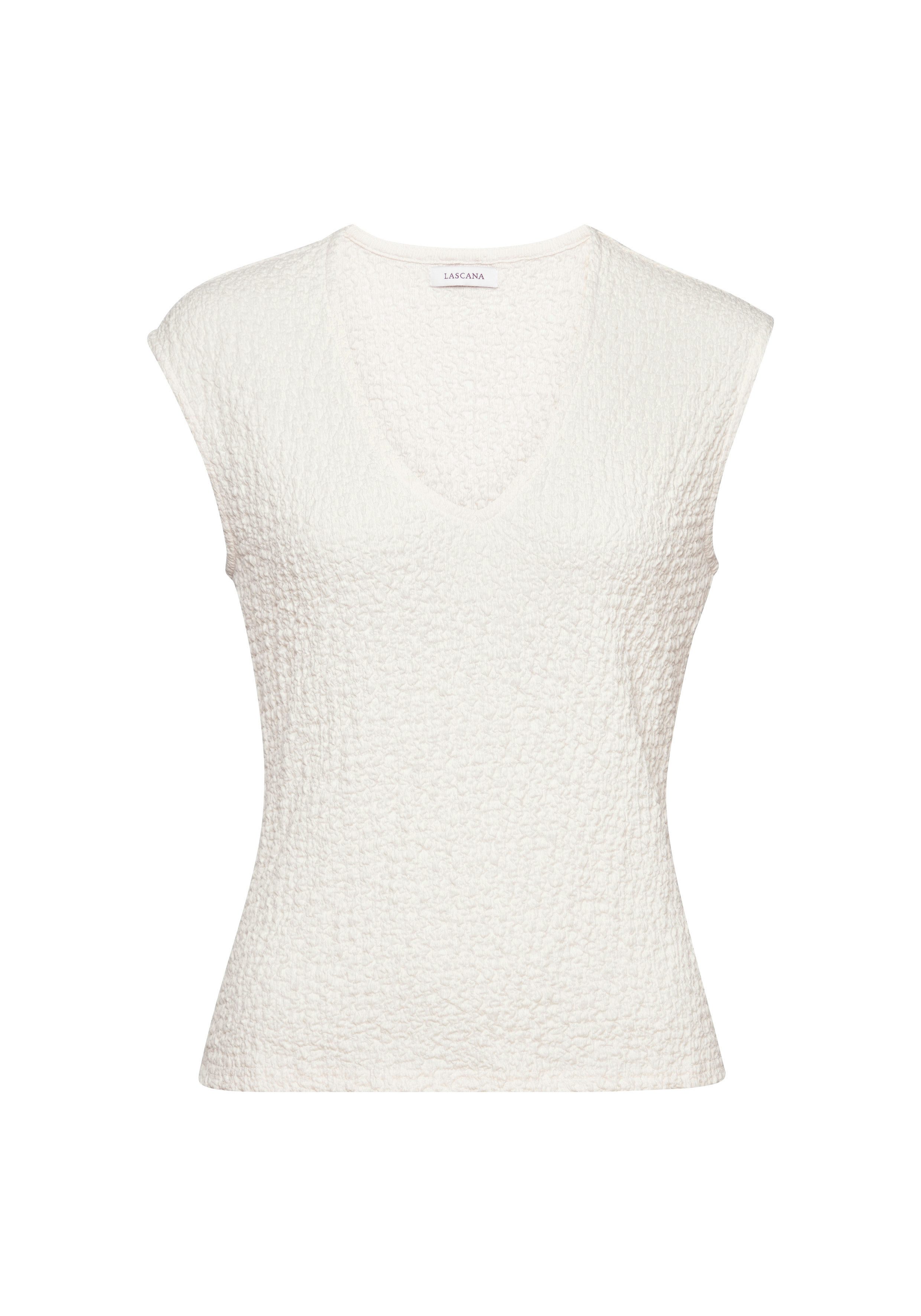 LASCANA Kurzarmshirt aus modischer Strukturware mit V-Ausschnitt bügelfreies Shirt, Sommershirt, figurbetontes T-Shirt, V-Shirt. € 24,99