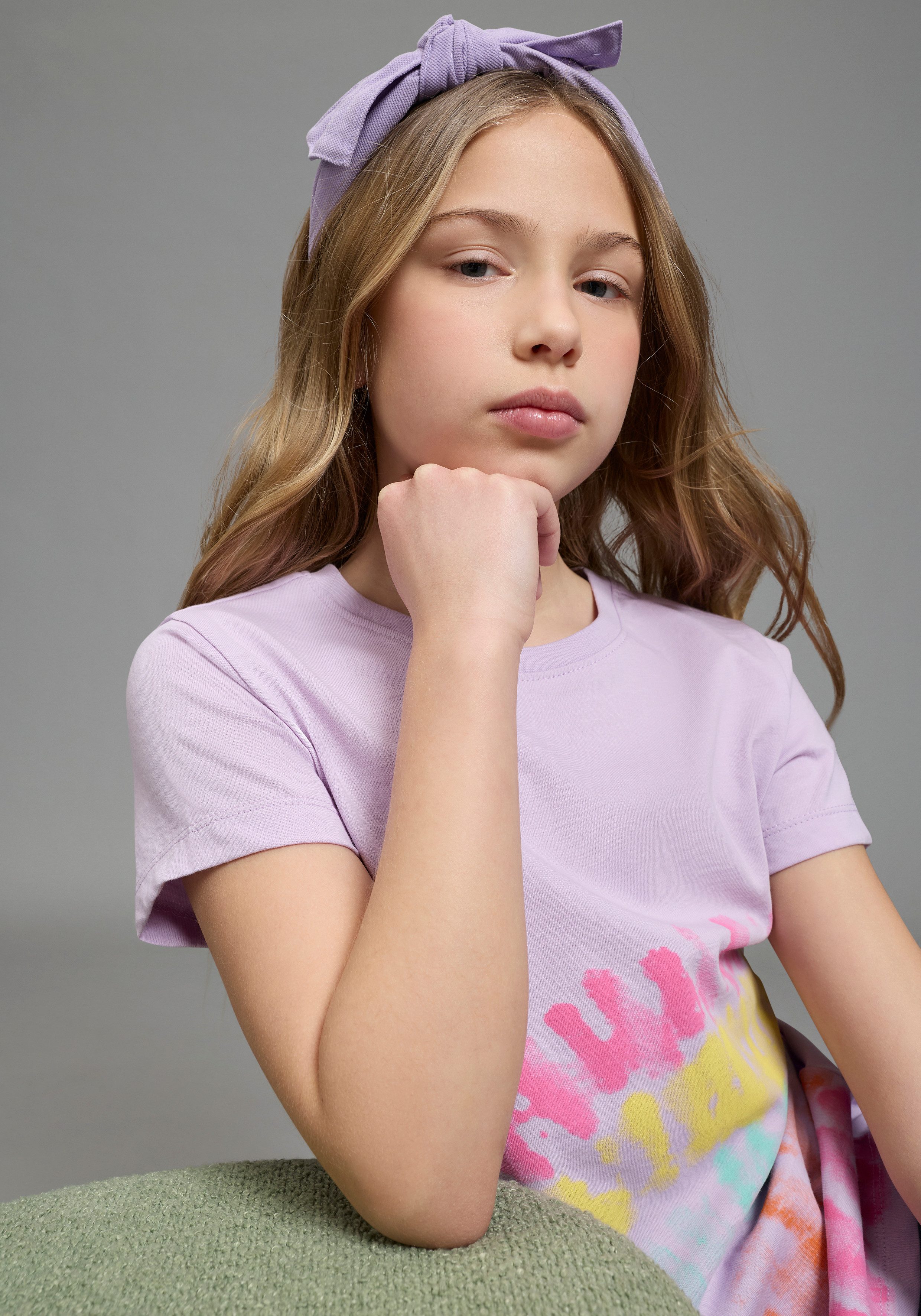 KIDSWORLD T-Shirt Shirt mit Regenbogen-Print Kurzarm, hüftlang geschnitten, bedruckt, Rundhals-Ausschnitt