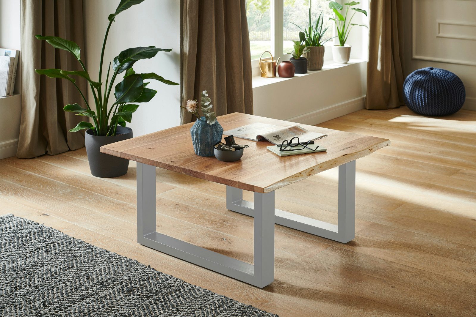 SAM® Couchtisch Glencar, massives Akazienholz, natürliche Baumkante, Metallgestell U-Form