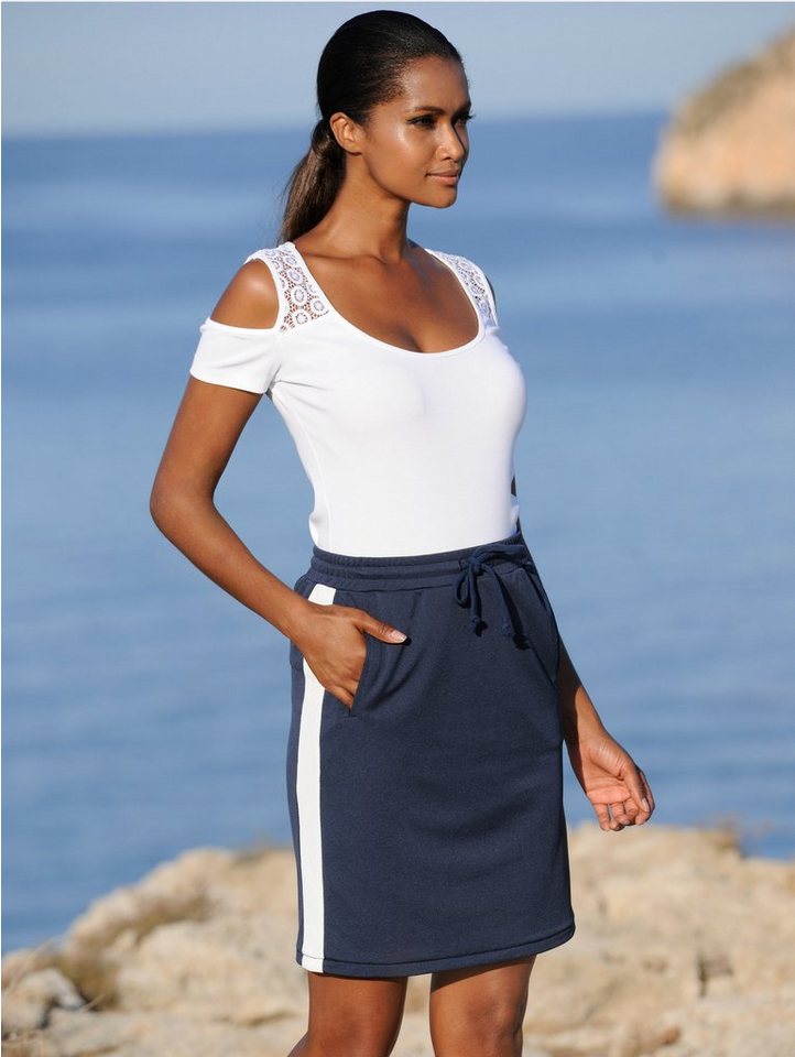 Alba Moda Strandrock im sportivem Look Alba Moda Strandrock im sportivem Look