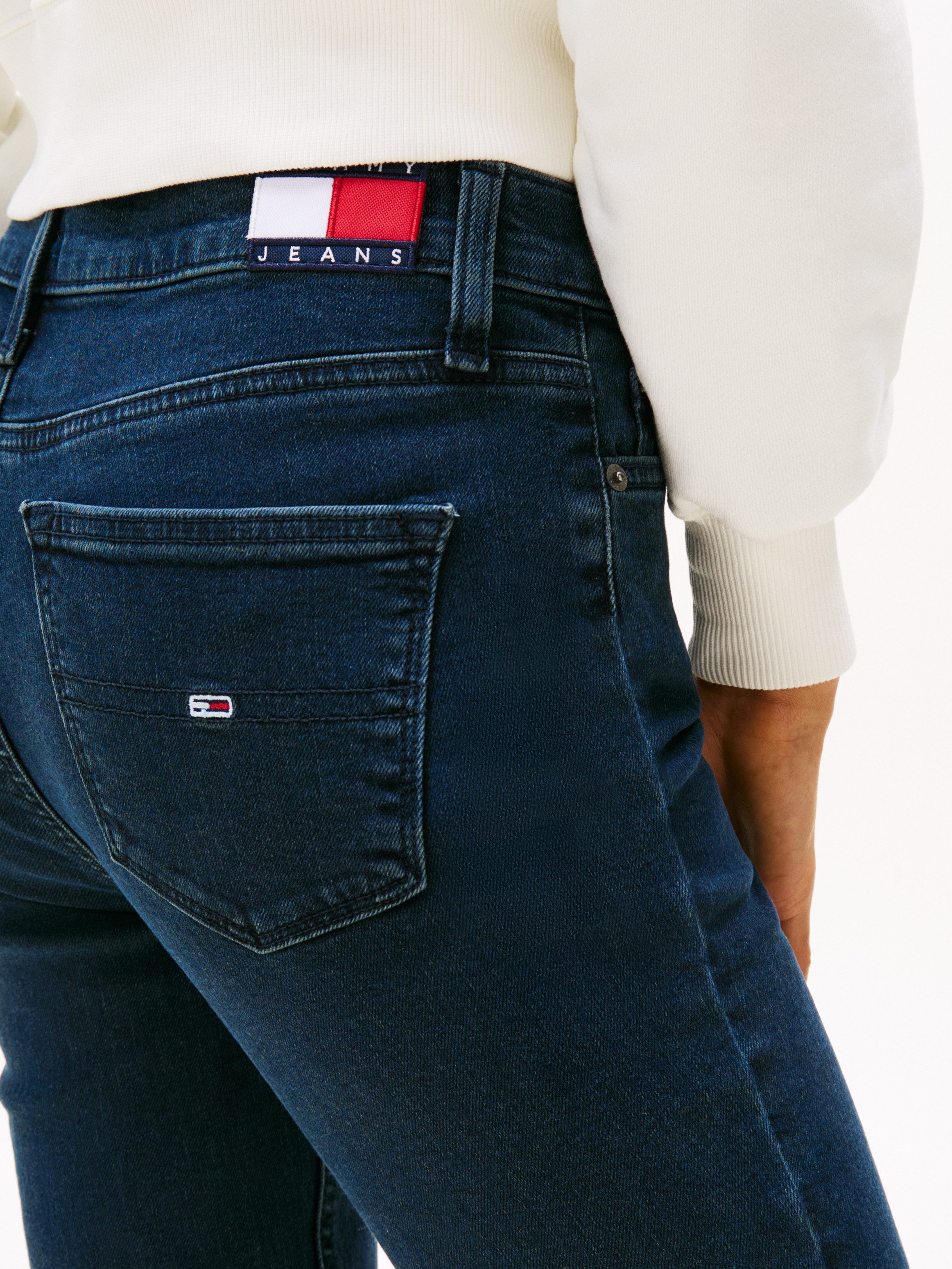 Tommy Jeans Skinny-fit-Jeans NORA MR SKNY AH1280 mit Logo-Badge, Mid Rise