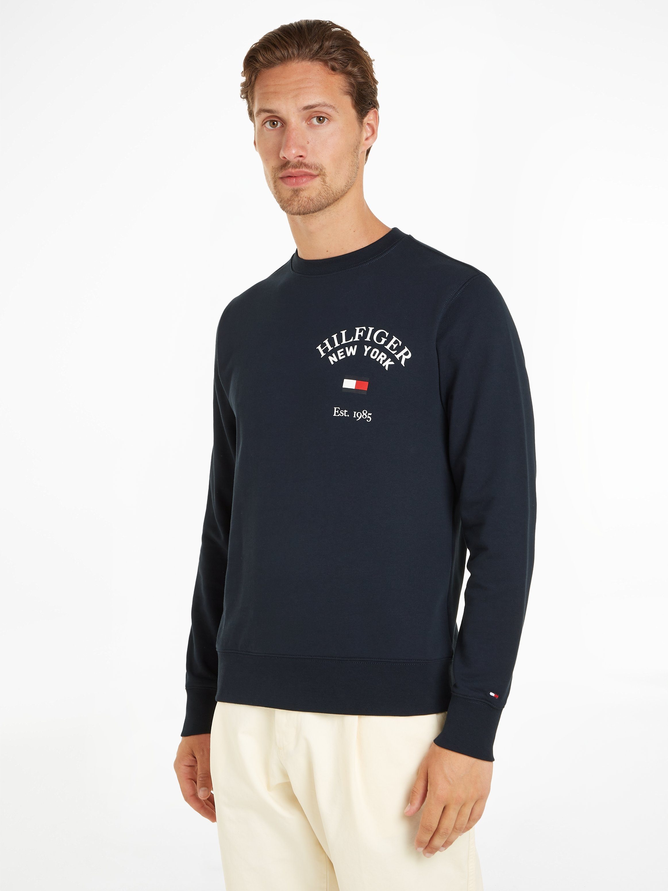 Tommy Hilfiger Sweatshirt WCC ARCHED VARSITY SWEATSHIRT mit modischem Logodruck auf der Brust Desert Sky