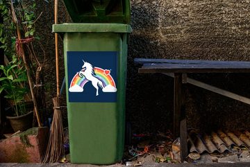 MuchoWow Wandsticker Eine Illustration von einem weißen Einhorn vor einem Regenbogen auf (1 St), Mülleimer-aufkleber, Mülltonne, Sticker, Container, Abfalbehälter