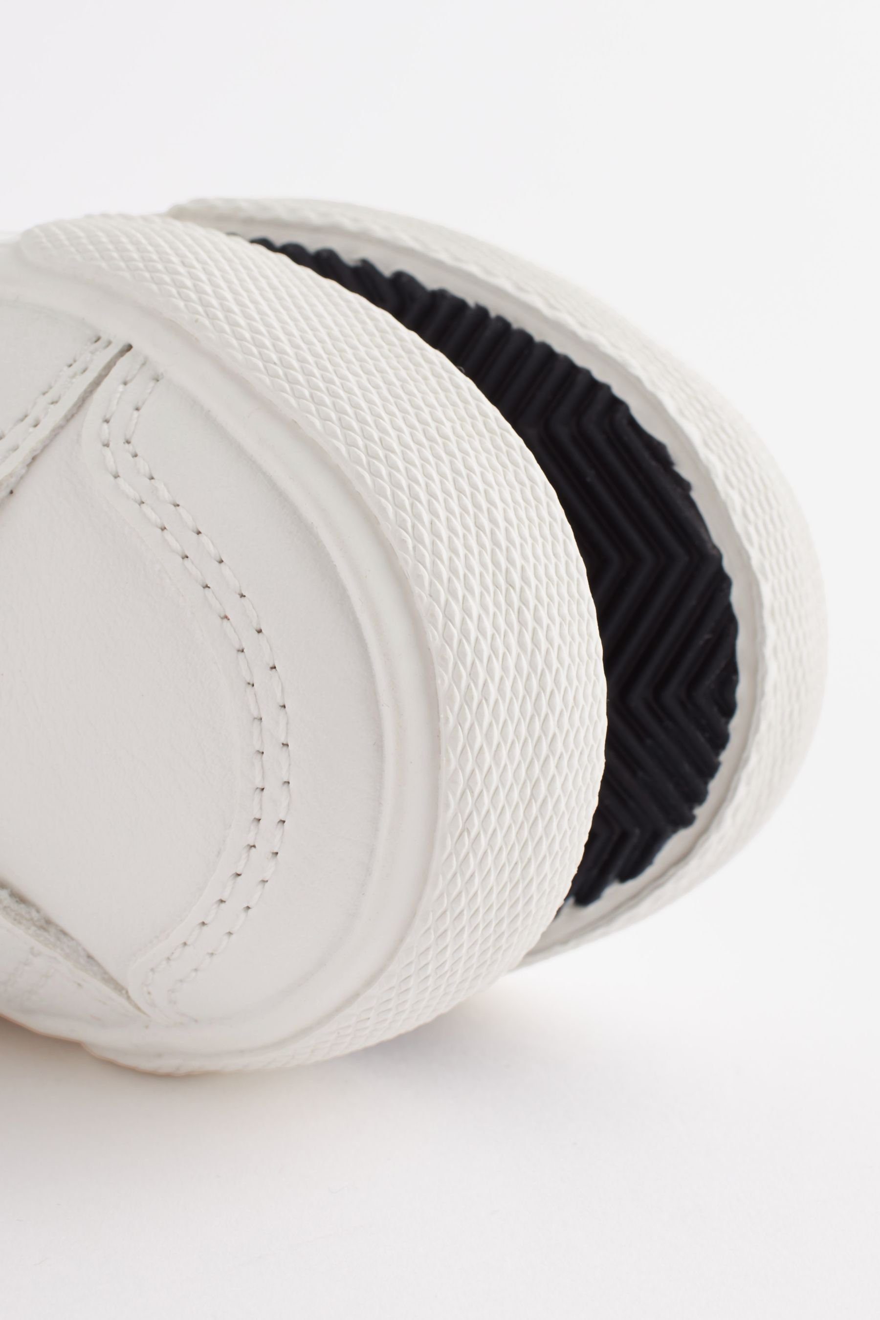 Next Schuhe mit Doppelklettverschluss, weite Passform Sneaker (1-tlg)