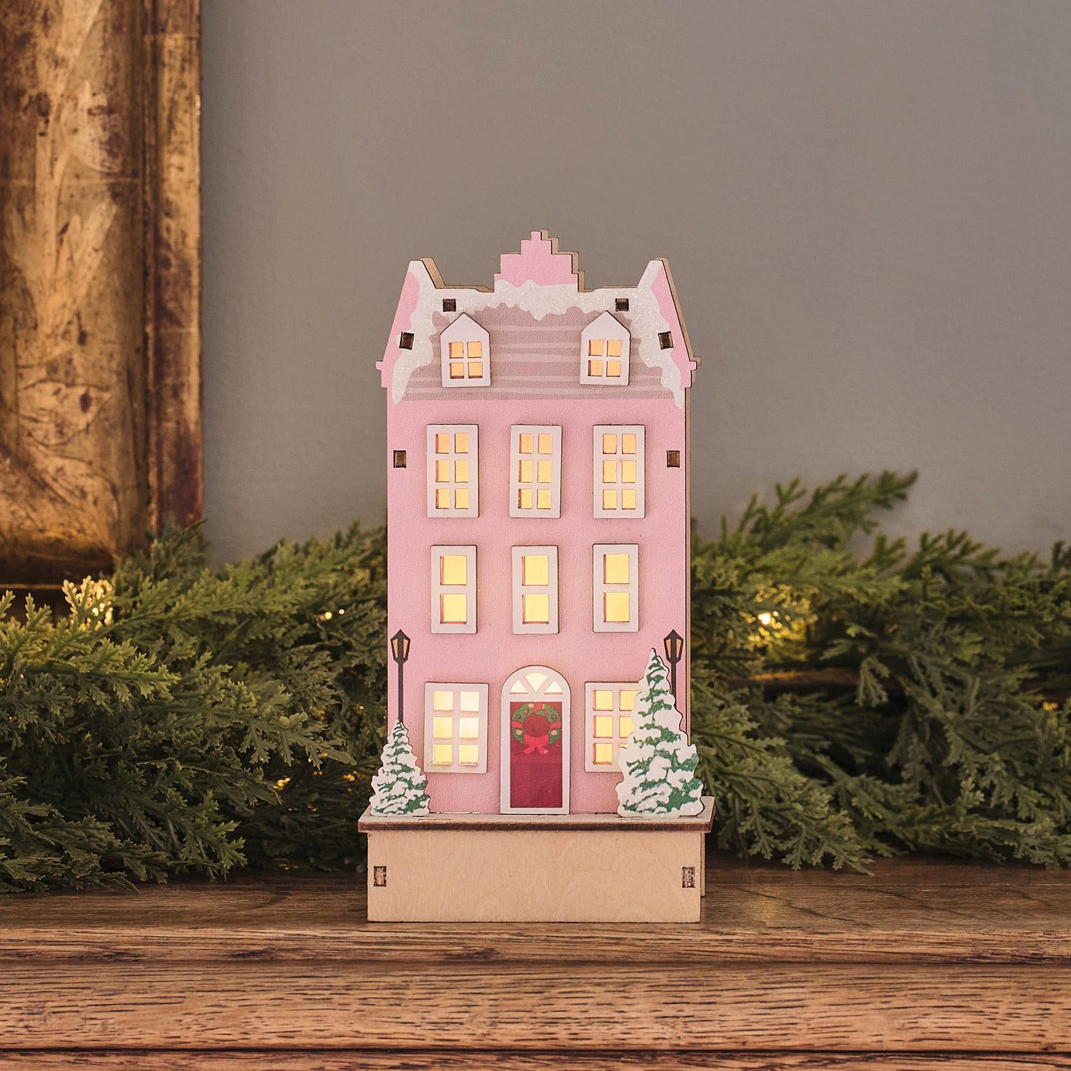 Lights4fun LED-Dekofigur Beleuchtetes LED-Holzhaus in Rosa mit Timer