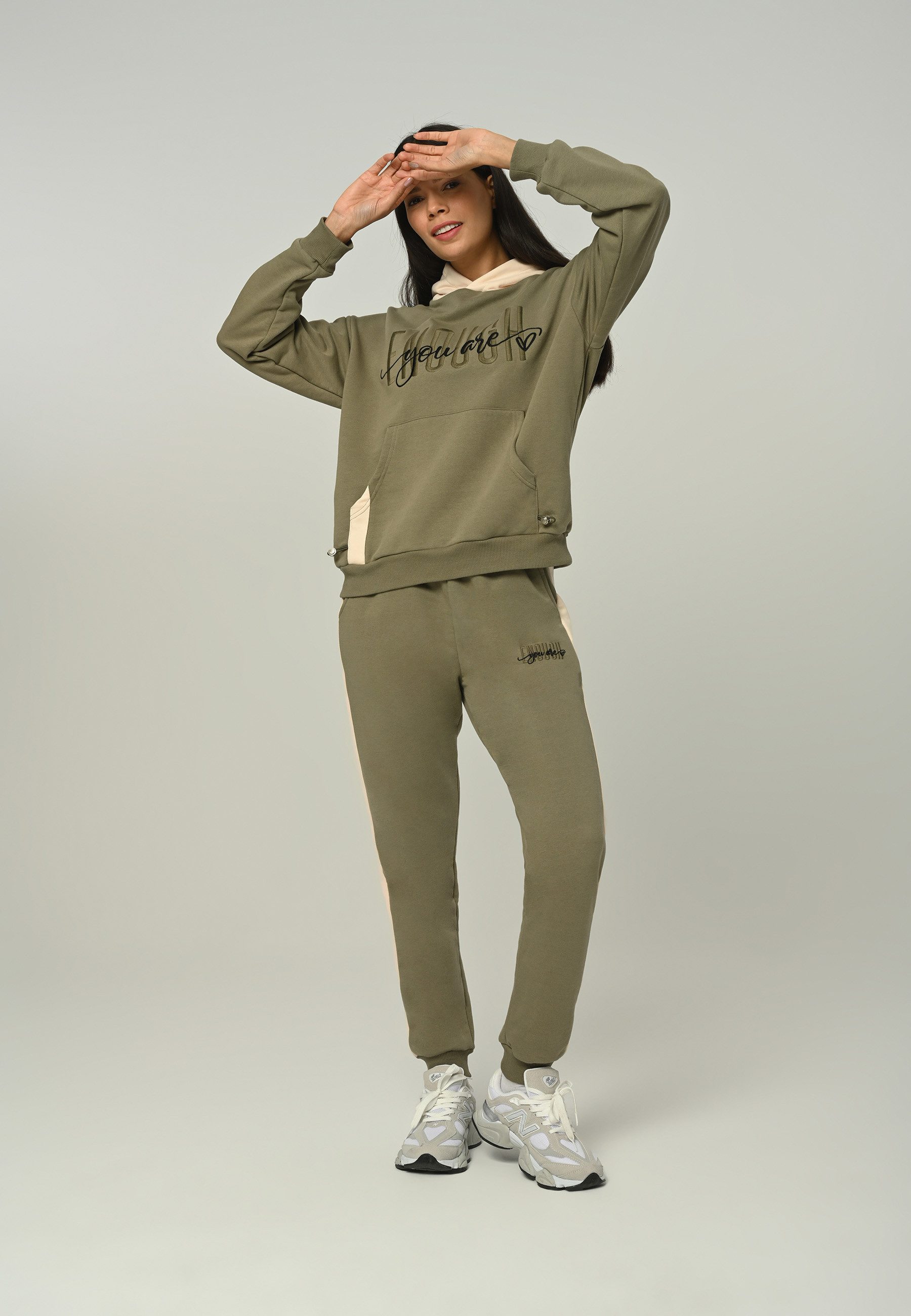 Tom Barron Trainingsanzug Women Regular Tracksuit Sweatshirt And Pant Set With Embroidery Design, mit modernem Design