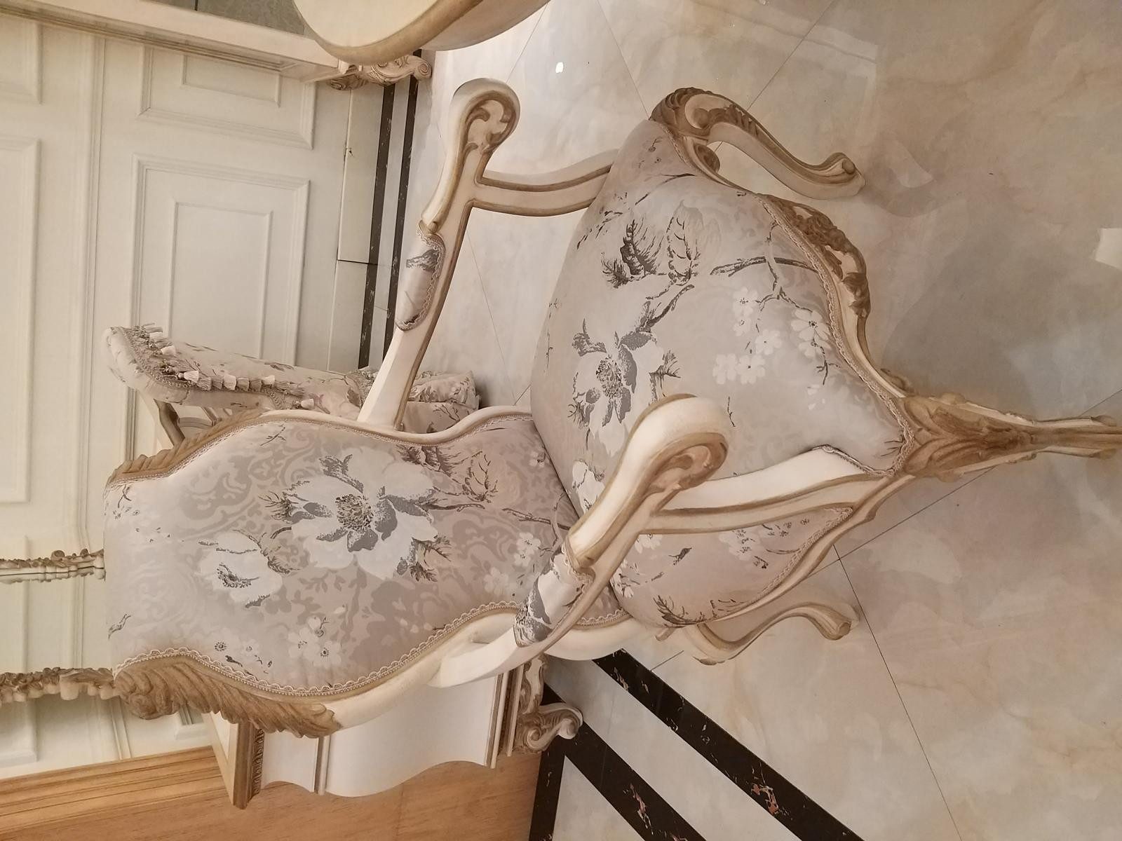 Xlmoebel Esszimmerstuhl Antiker Barockstuhl aus Holz mit eleganten Verzierungen, Hergestellt in Europa