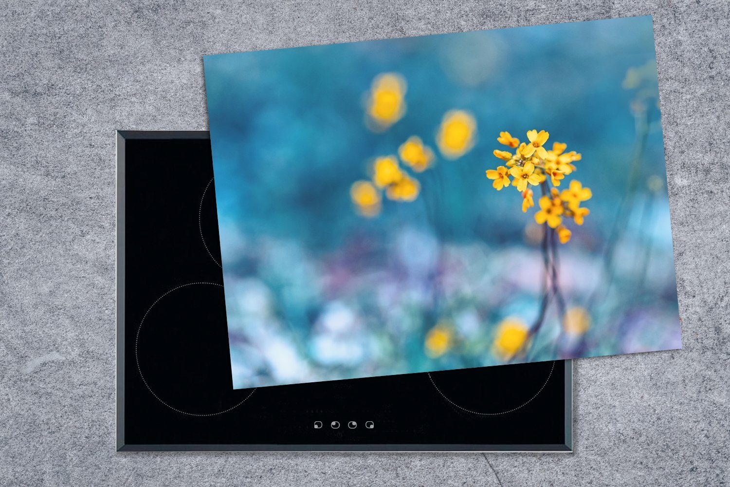 MuchoWow Herdblende-/Abdeckplatte Blumen Mobile 70x52 Ceranfeldabdeckung (1 tlg), Gelb Vinyl, Arbeitsfläche - - cm, nutzbar, Blau