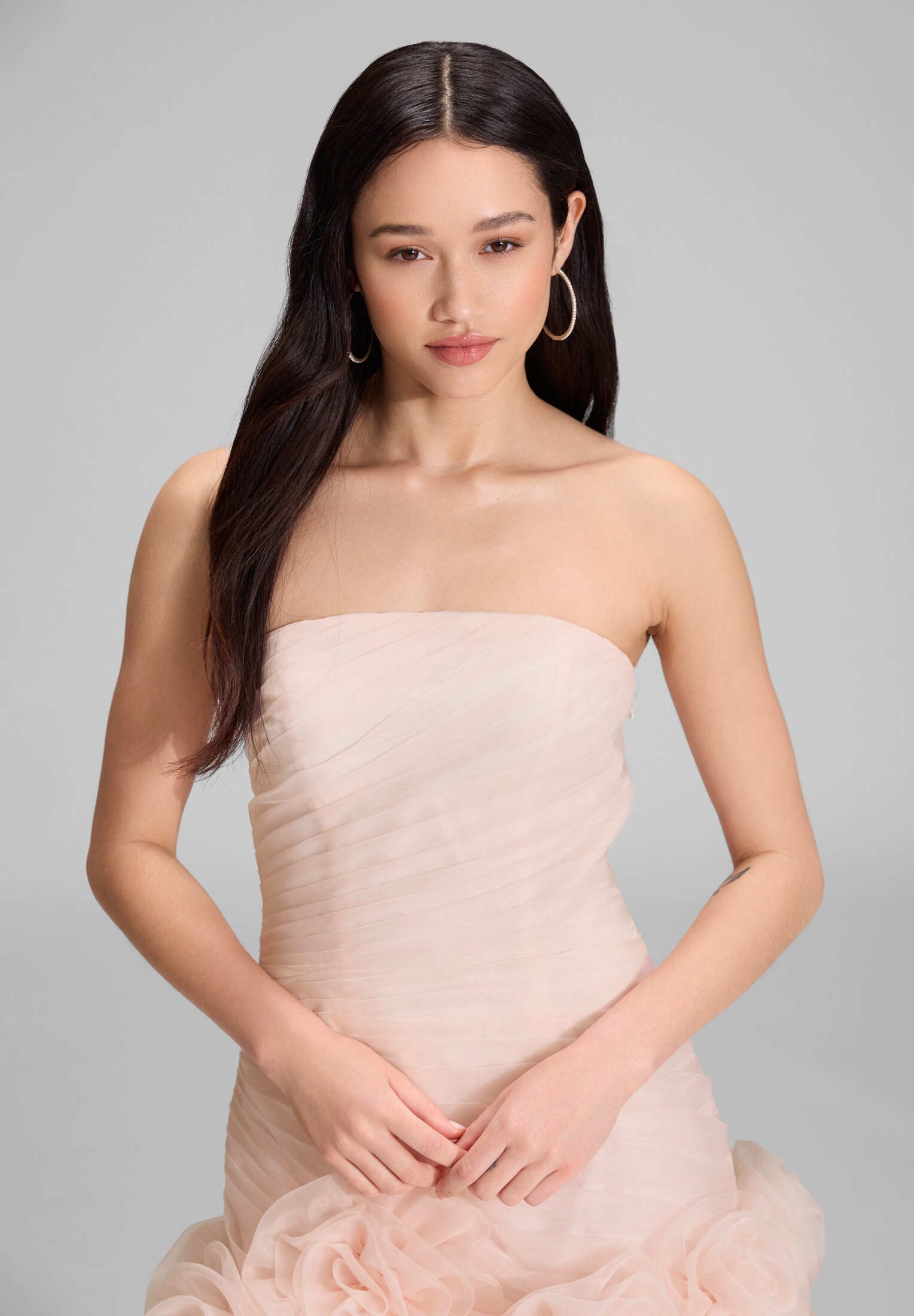 Hey Kyla Cocktailkleid - Cocktailkleid mit Blütenapplikation Figurbetonte Passform