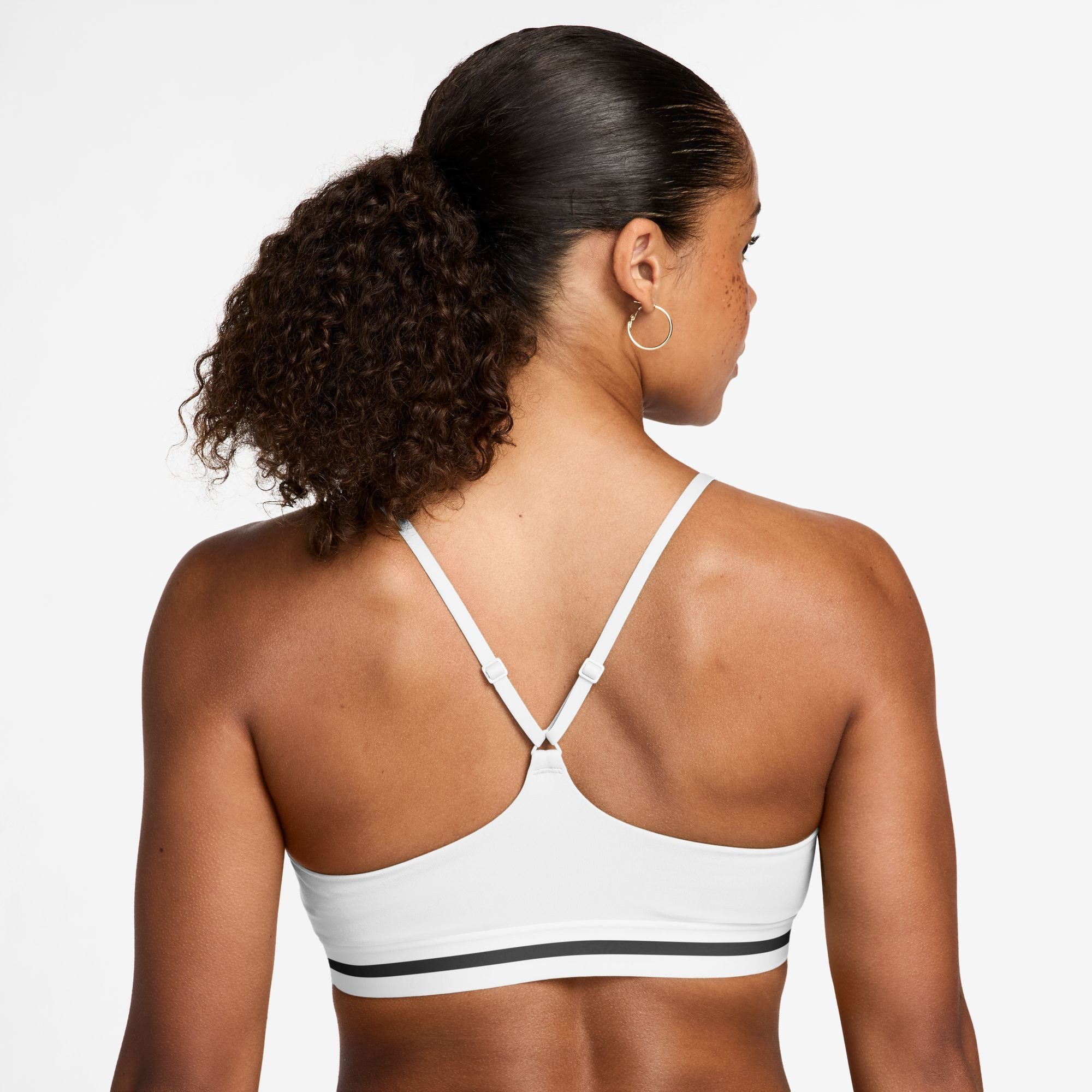 Nike Sport-BH W NK INDY LS LOGO BRA für Training und sportliche Aktivitäten, bequemer Halt bei Bewegung