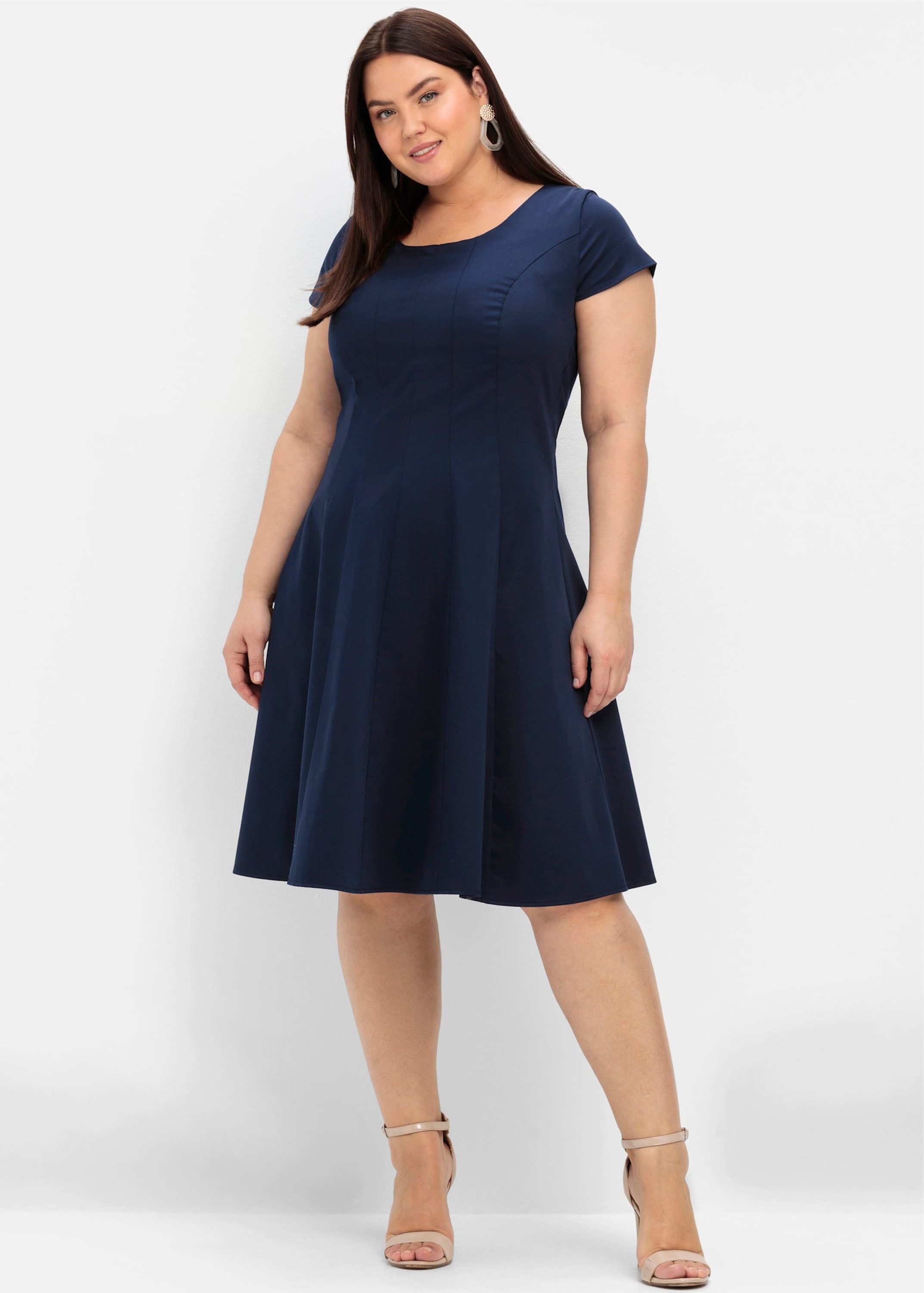 Sheego Etuikleid Cocktailkleid Kurzarm in Bahnenform