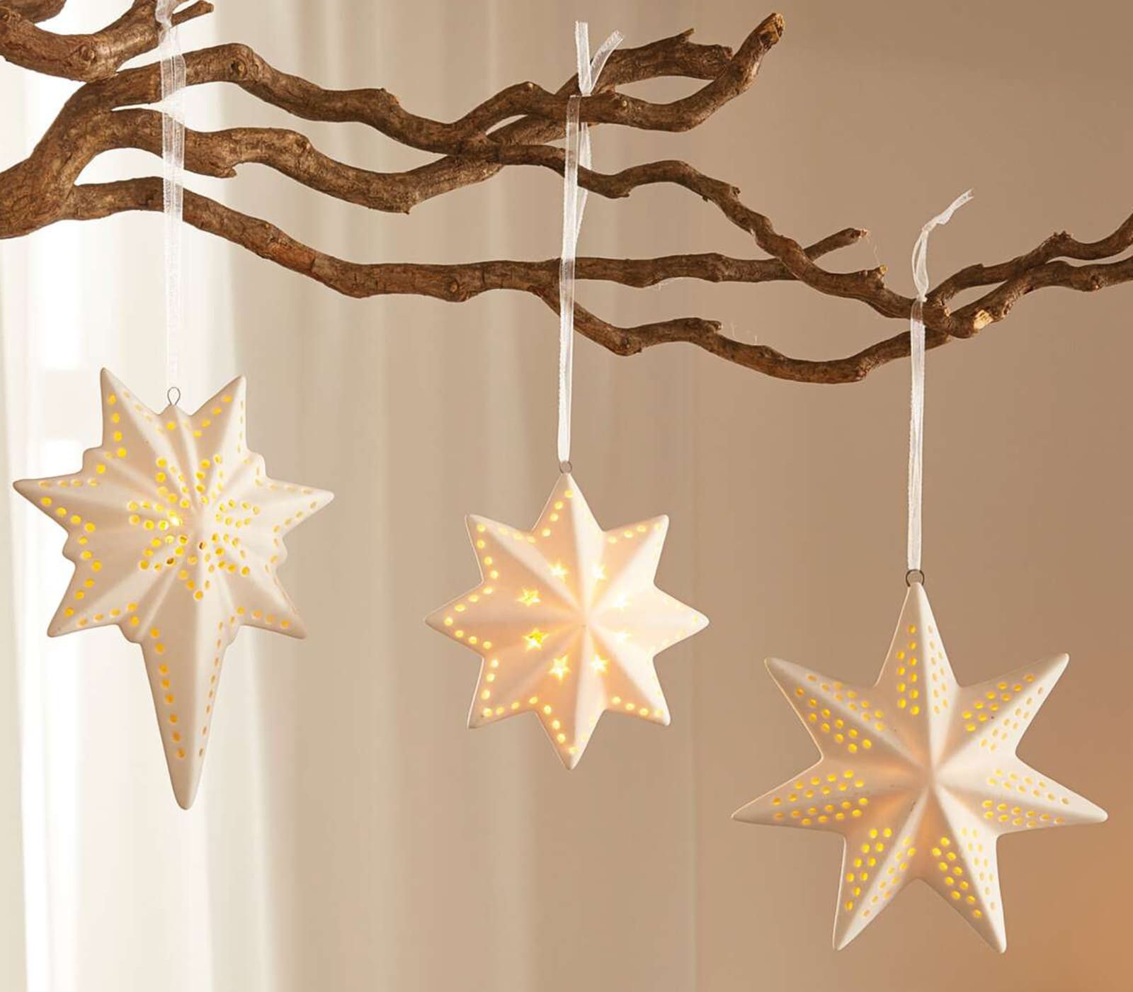 Dekoleidenschaft Christbaumschmuck LED Hänger "Stern" Porzellan, weiß, Hänger Weihnachten, Weihnachtsdeko (3-tlg), Weihnachtsbaumschmuck, Dekohänger, Tannenbaumschmuck, Hängedeko