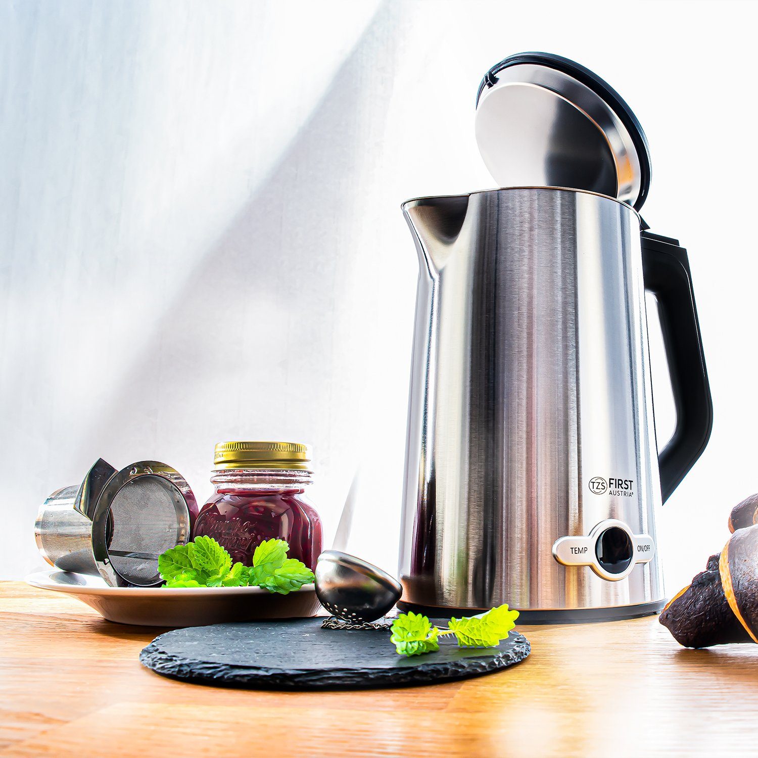 TZS FIRST AUSTRIA Wasserkocher Edelstahl, 2200W, 1,7 L, Temperatureinstellung 60-100°C, Kalkfilter, 1 l, 2200 W, Warmhaltefunktion, verdecktes Heizelement, LED Beleuchtungsfarbe