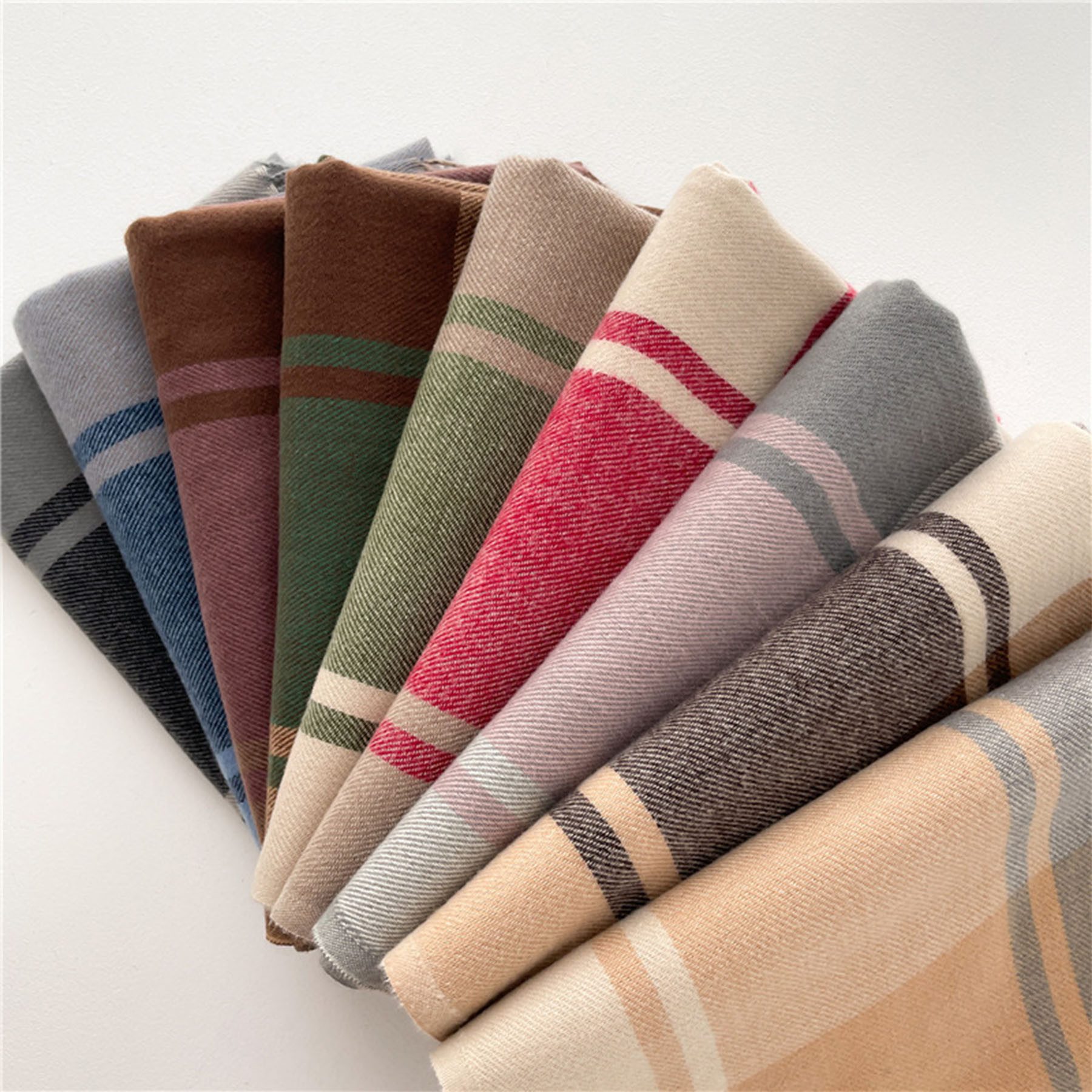 Mutig Wollschal Damen Winter Senior Plaid Kaschmir Schal,übergroßer185*65cm Schal, (Tartan Schultertuch Mit Quasten,Warmer Oversized Poncho,Mischfarbe, Winter Geschenke für Mama, Freundin oder Schwester,Weihnachtsgeschenk), Aus 100 % Kaschmir-Imitat gefertigt, weich, Elegantes Karomuster