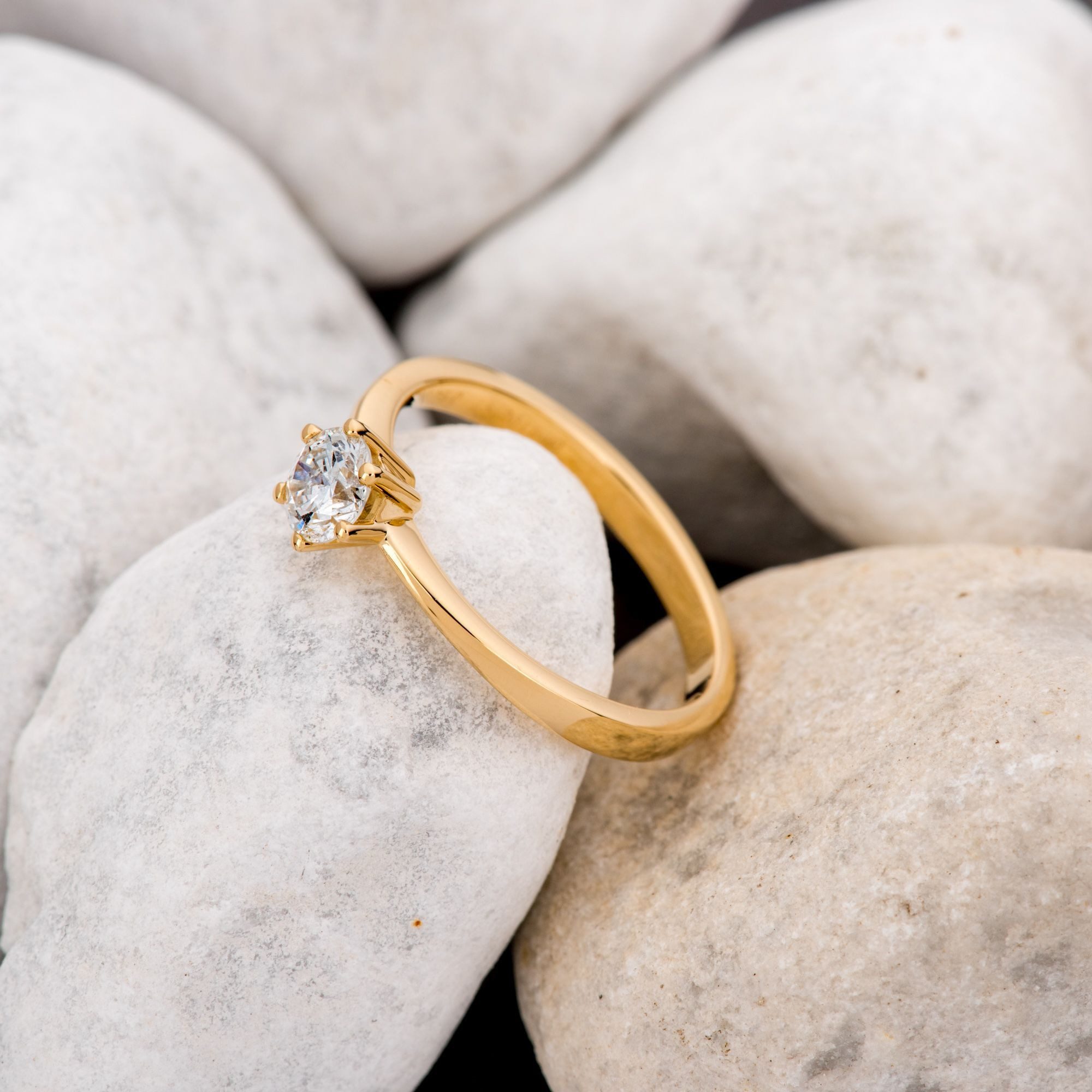 Orolino Fingerring Gold 750 mit natürlichem Brillant 0,50ct.
